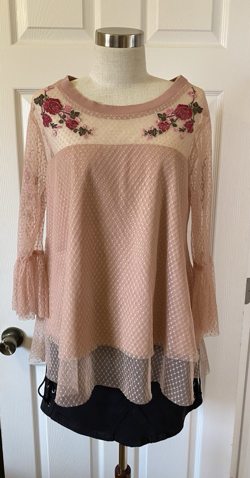 Linda Leal Pink Rose Dressy Top With Lace Women’s Medium