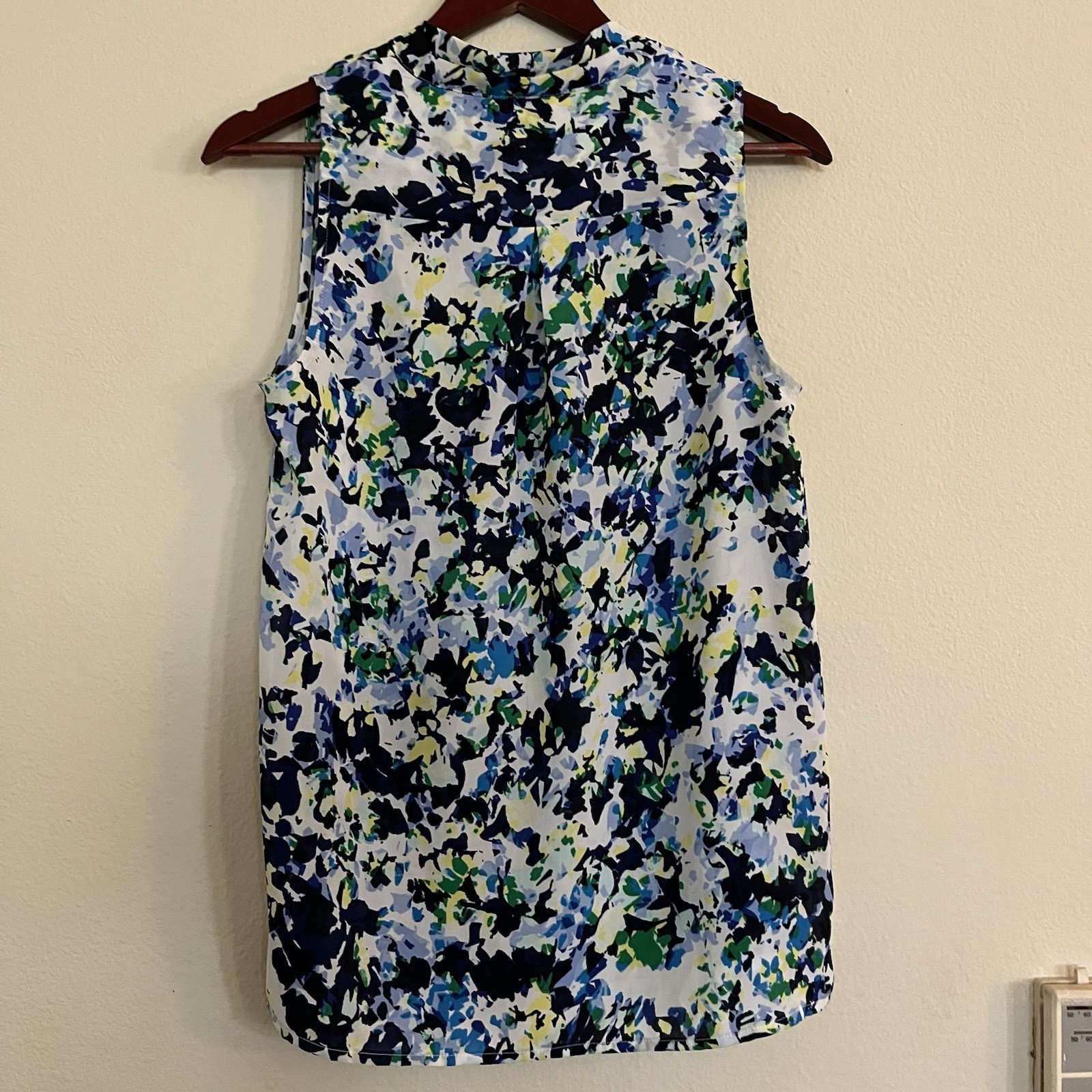 Covington V Neck Sleeveless Blue Career SZ M Blouse Top Shirt Office Women’s