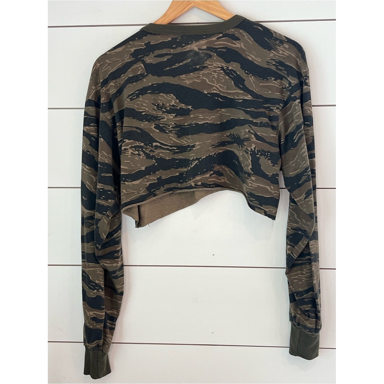 Rothco Camo Cropped Long-Sleeve Top/ indie sleaze