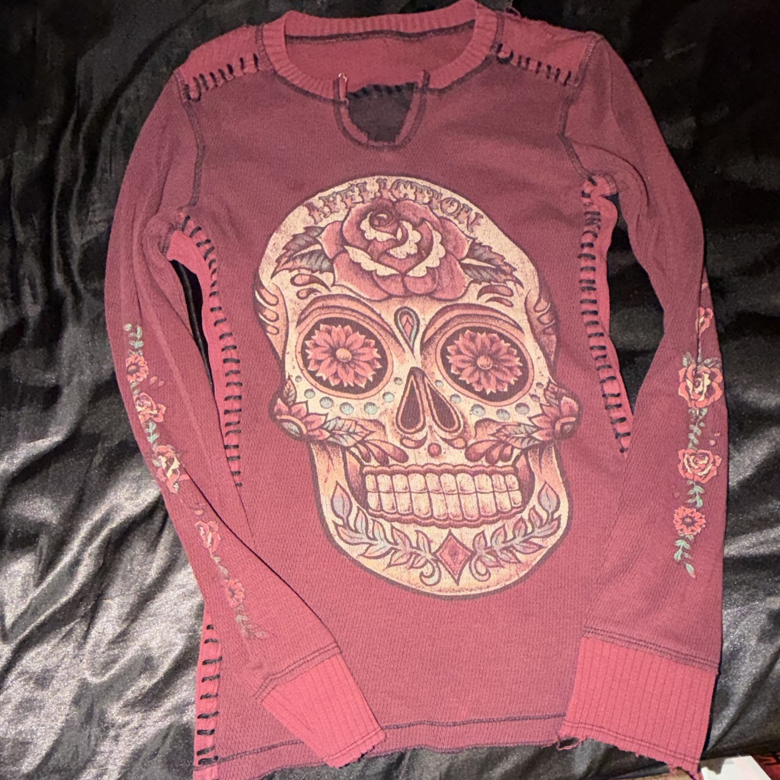 Affliction Women’s reversible ￼ Long Sleeve Skull Graphic T-Shirts Black/Red M