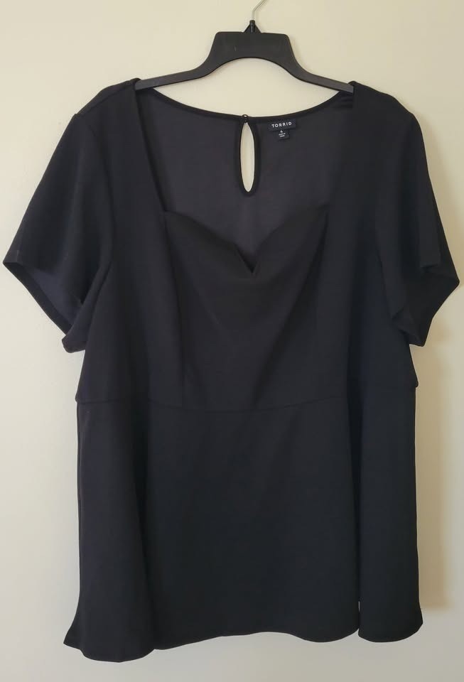 TORRID WOMEN’S BLOUSE TOP Shirt SIZE 4 POLYSTER & SPANDEX