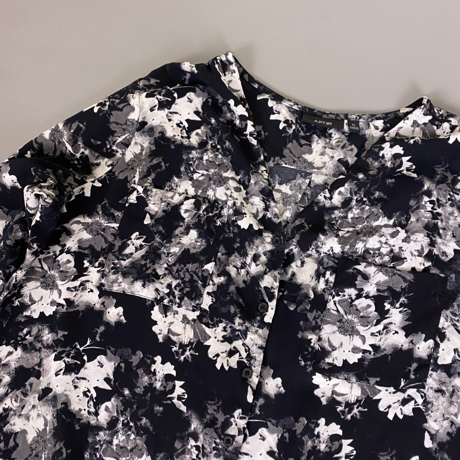 Apt 9 Blouse Top Women’s Size XL Black White Floral Button Front Roll Tab Sleeve