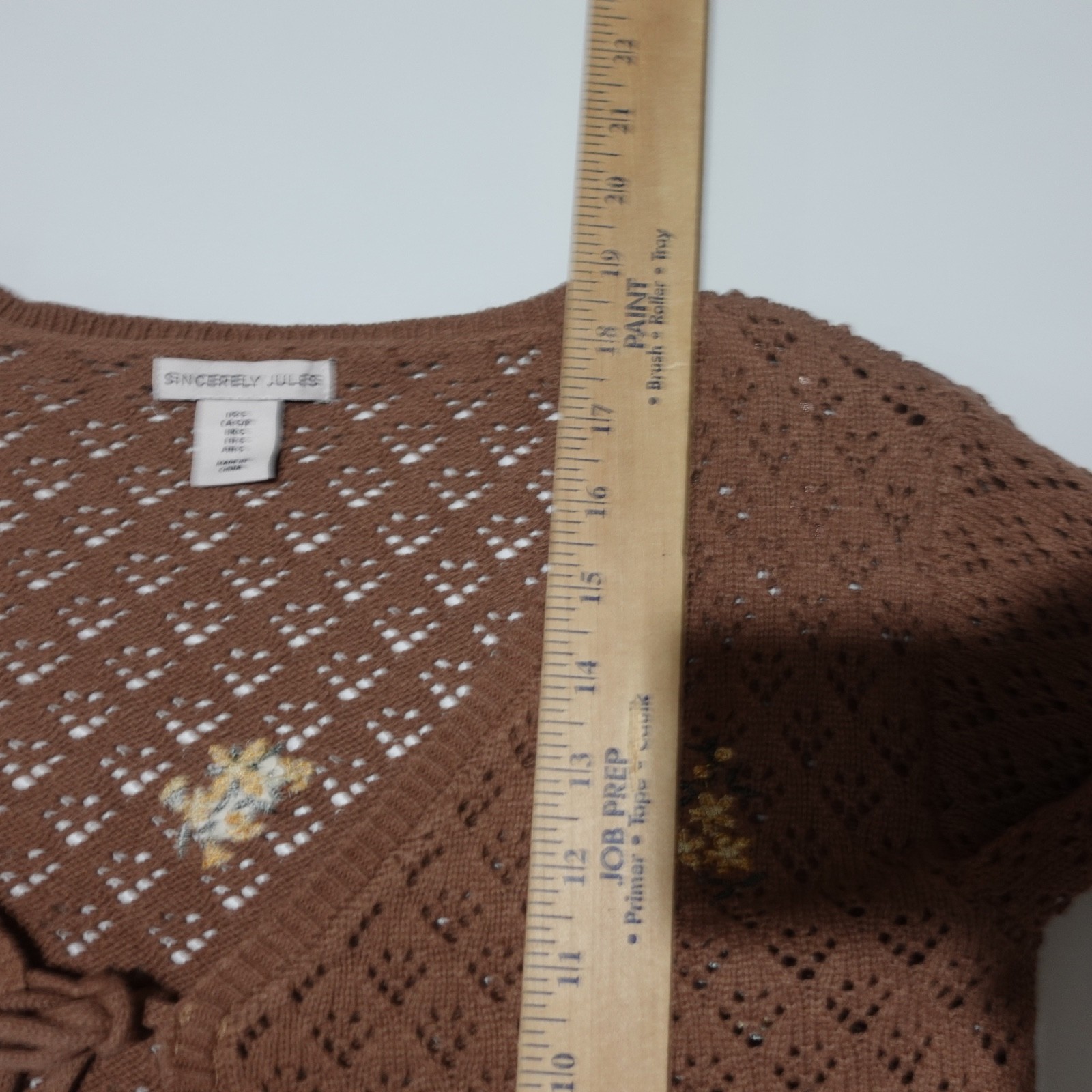 Sincerely Jules crop top. Crochet Flowers