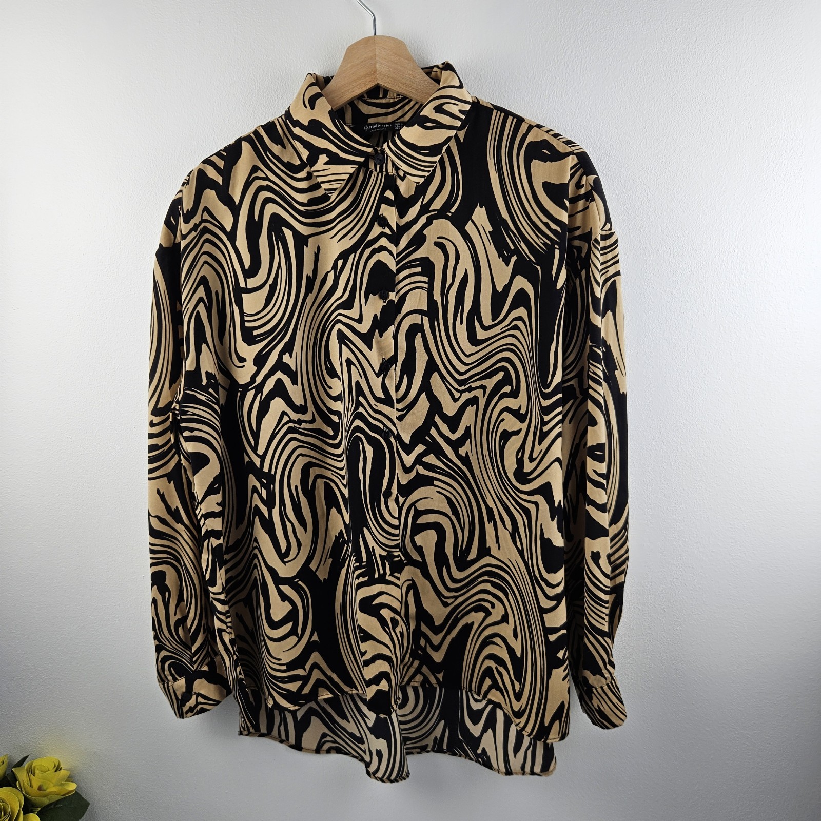 Stradivarius Beolige And Black shirt abstract liquid print Size Large