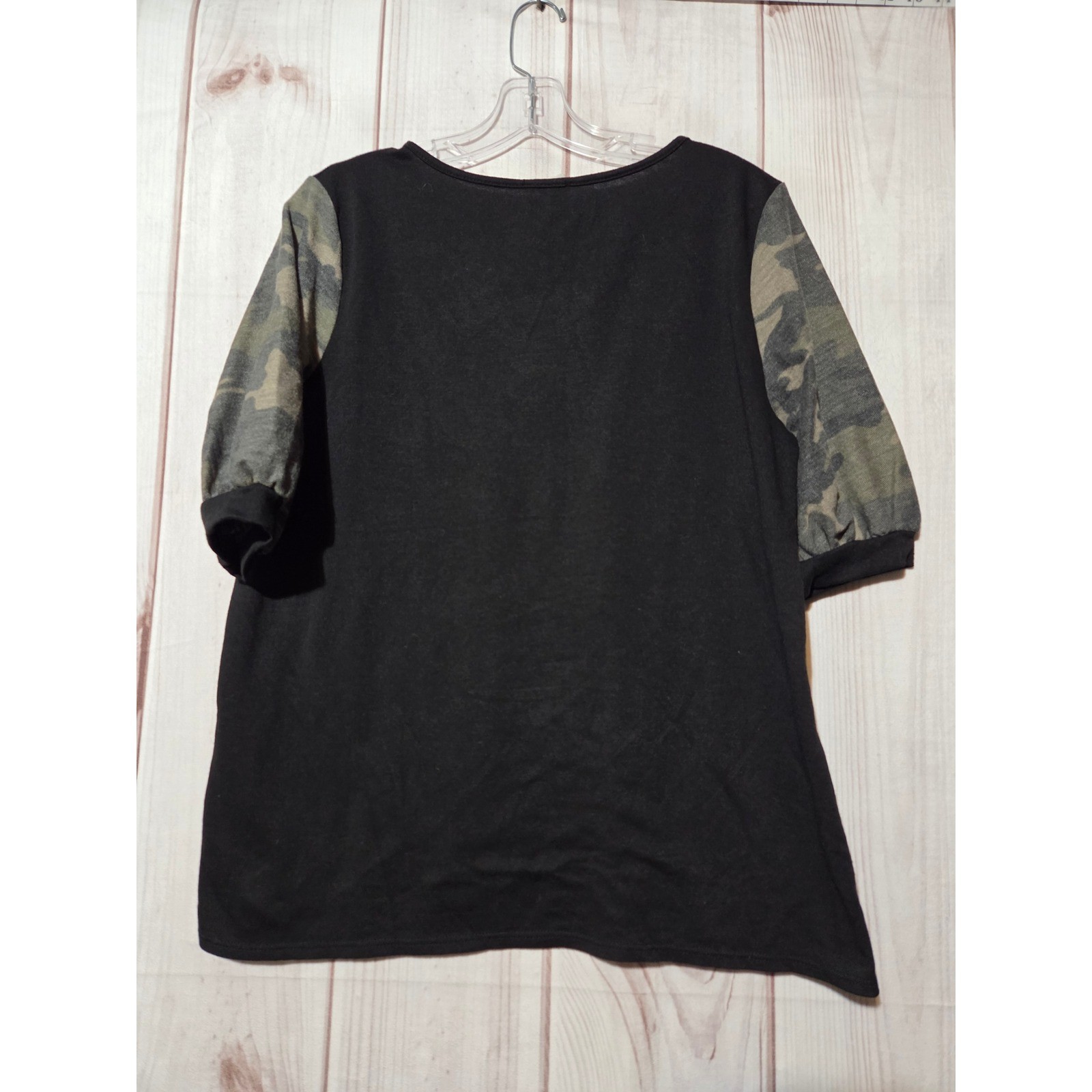 Bibi Women Black Criss Cross V Neck T Shirt Camo Sleeve Size M