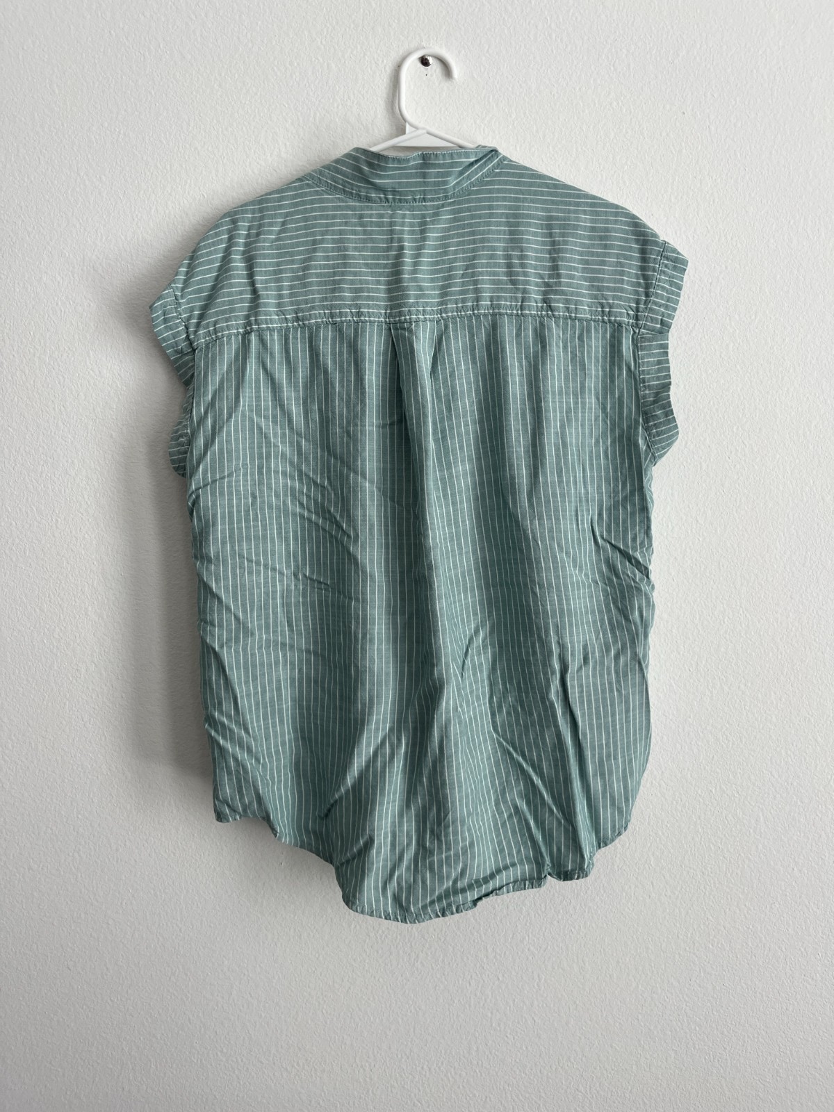 Jachs Girlfriend New York Shirt Womens Large Green Striped Round Hem Button Up