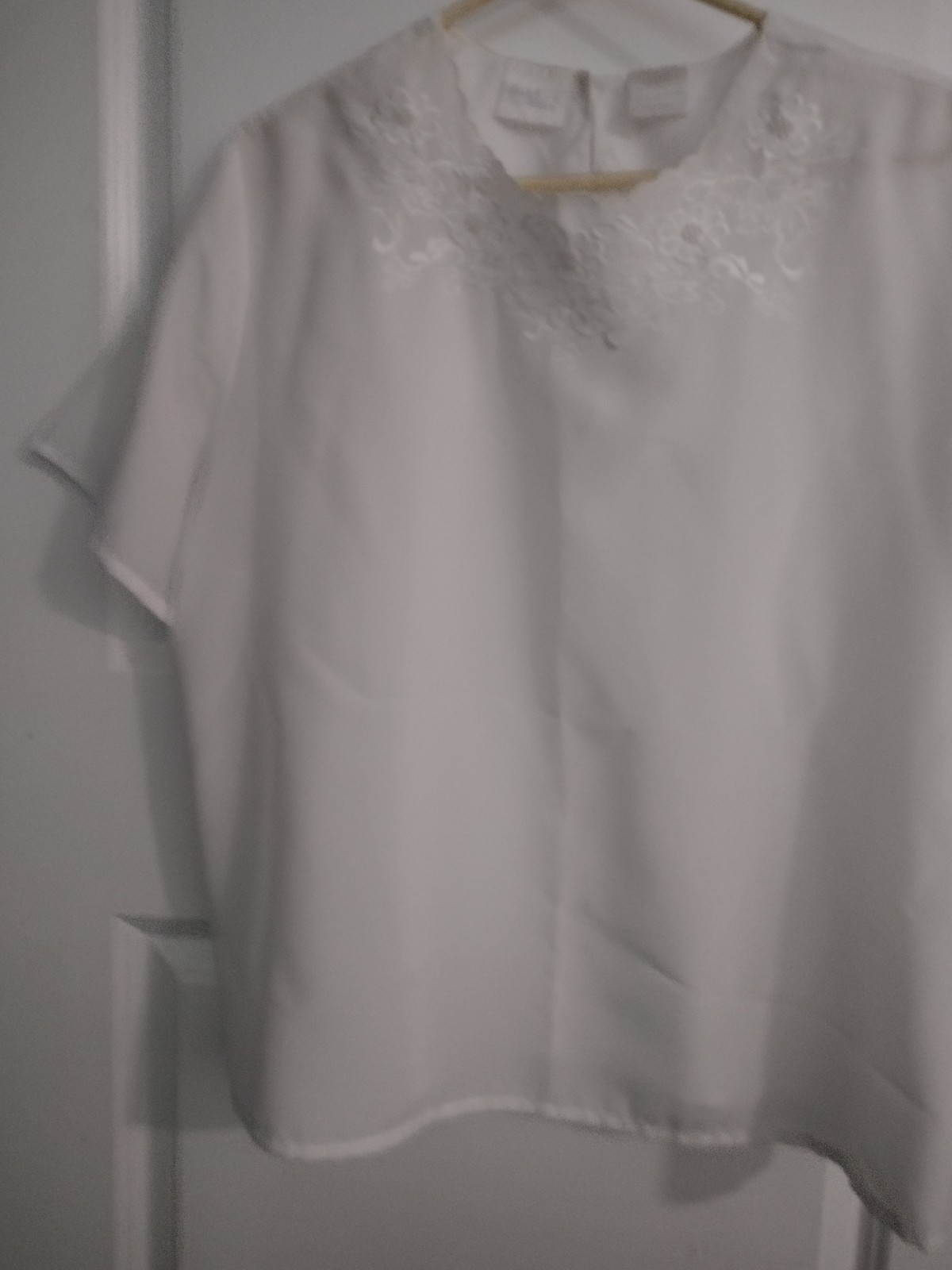 Elizabeth Williams Women’s White Blouse S-XL Embroidery, Pearls Short Sleeve…