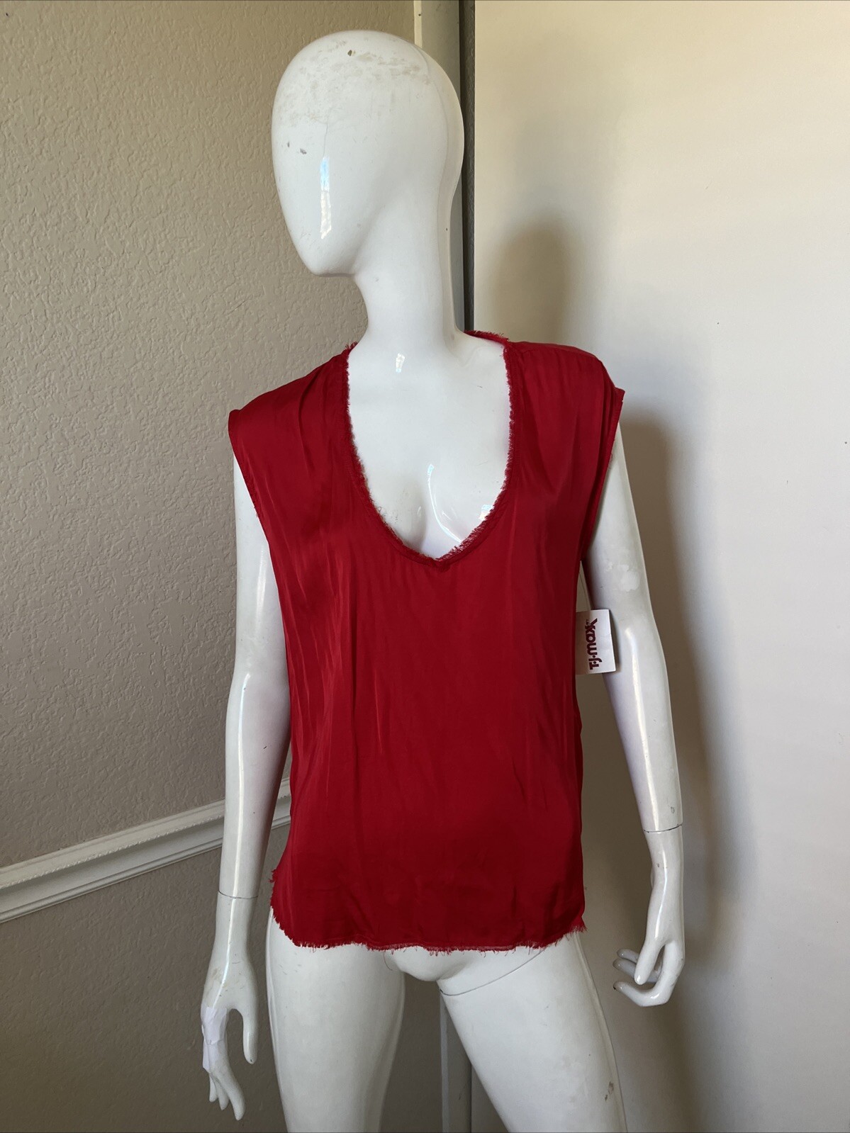 OLIVACEOUS NWT! Bright Red Silky Rayon V-Neck Sleeveless Blouse Sz M