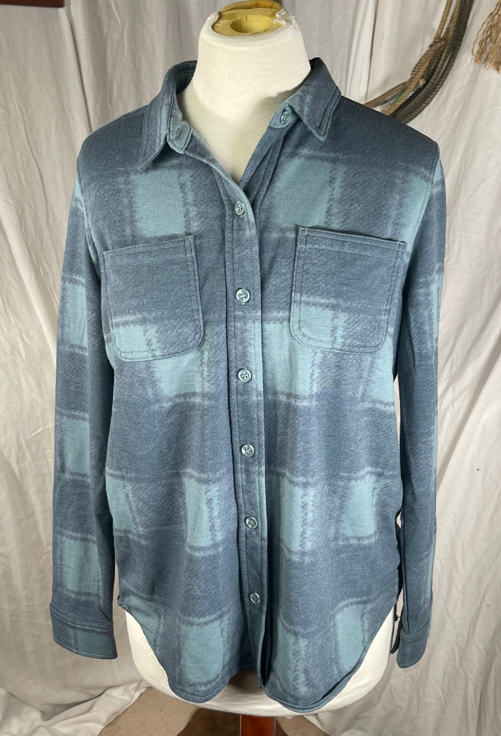 32 Degrees Womens Shirt Small Button up Pockets Flannel Easy care Green Gray
