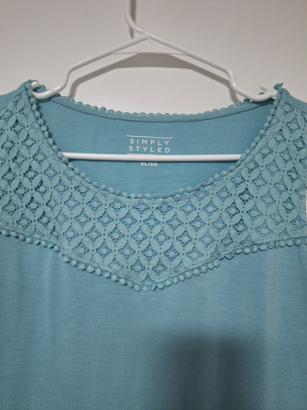 Simply Styled Womens Tank Top Size XL Aqua Light Blue Crochet Lace Yoke