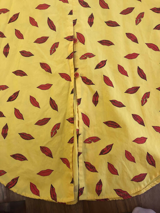 Crazy 80s PASTA Yellow Red Lips Button-Up Shirt Sz Small RARE Lipstick y2k VGT