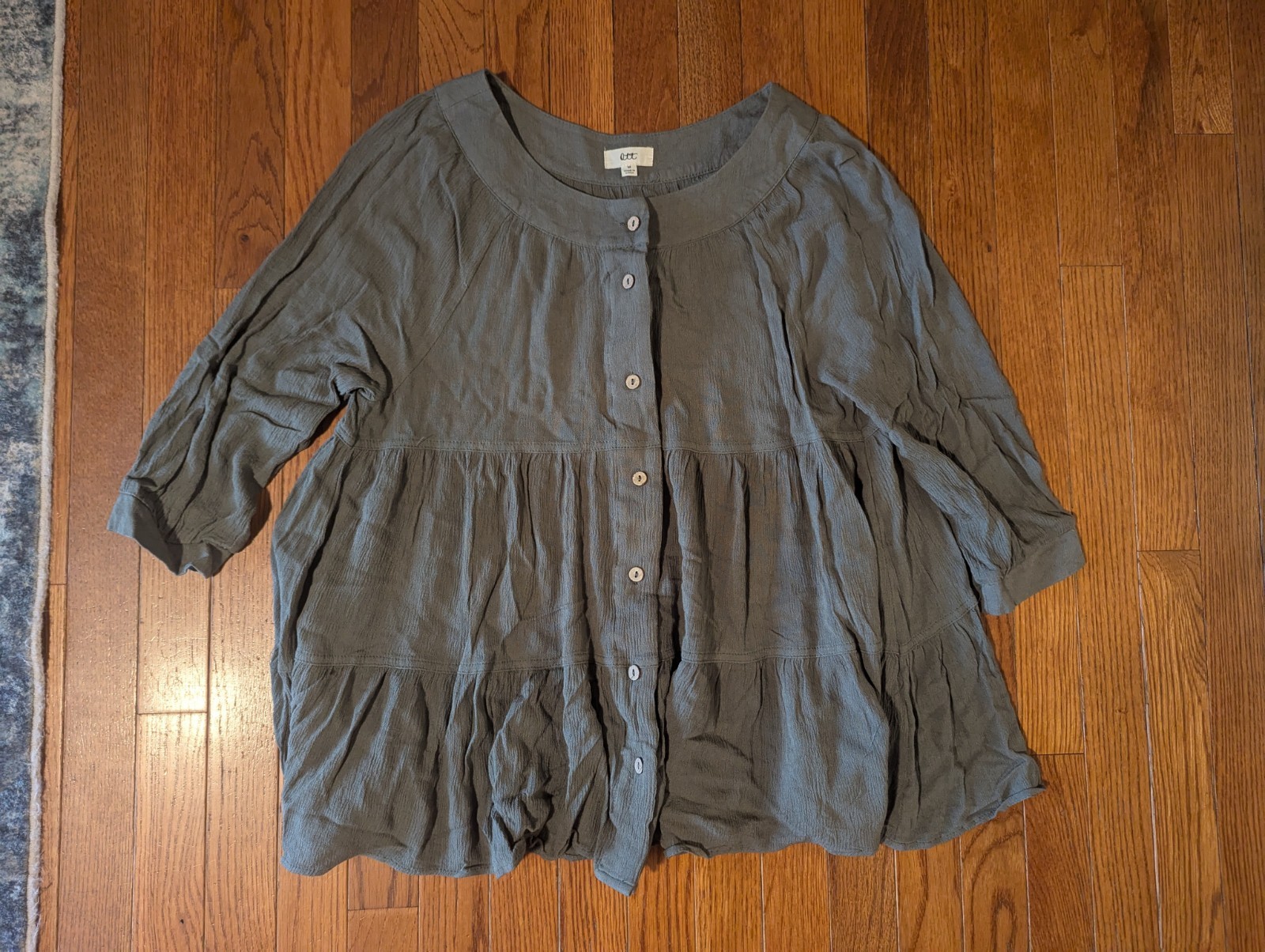 EUC Ott Women’s Medium Olive Green Tiered Button Down Gauzey Blouse