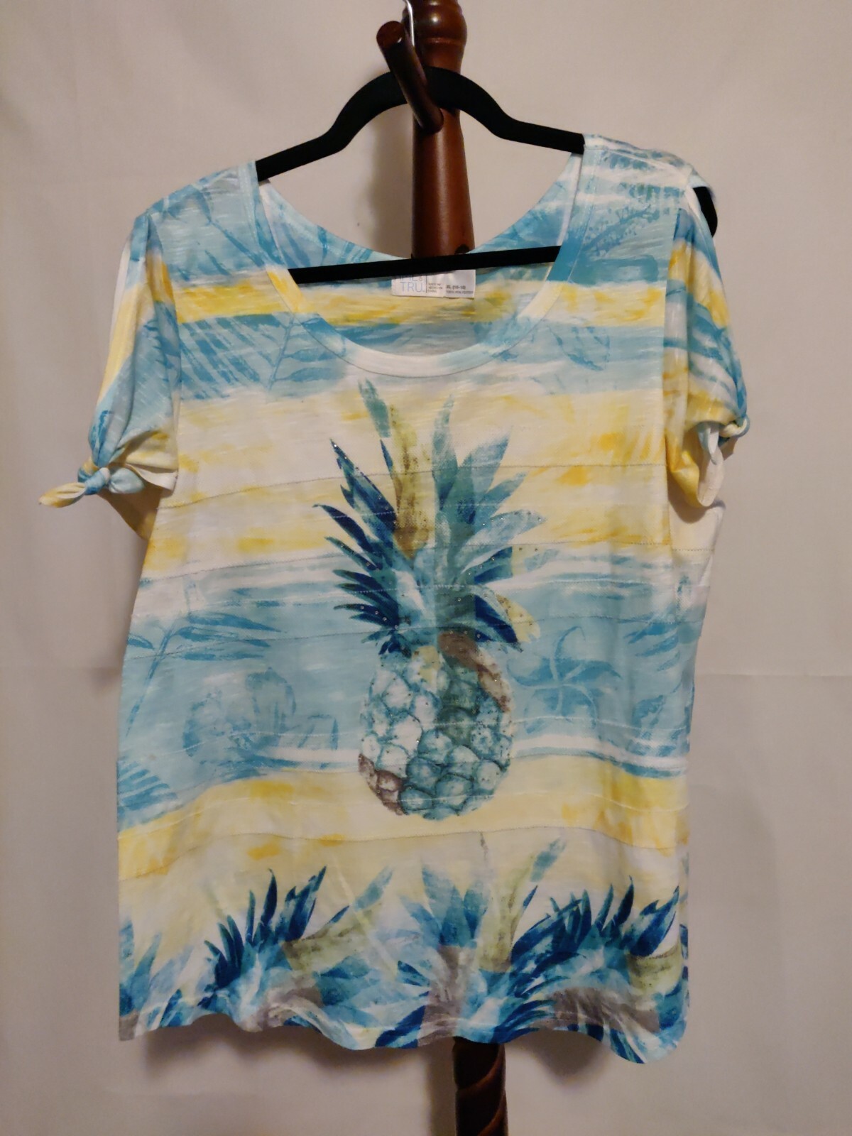 Time and Tru womens size XL(16-18) top SS aqua yellow print “Pineapple” on front