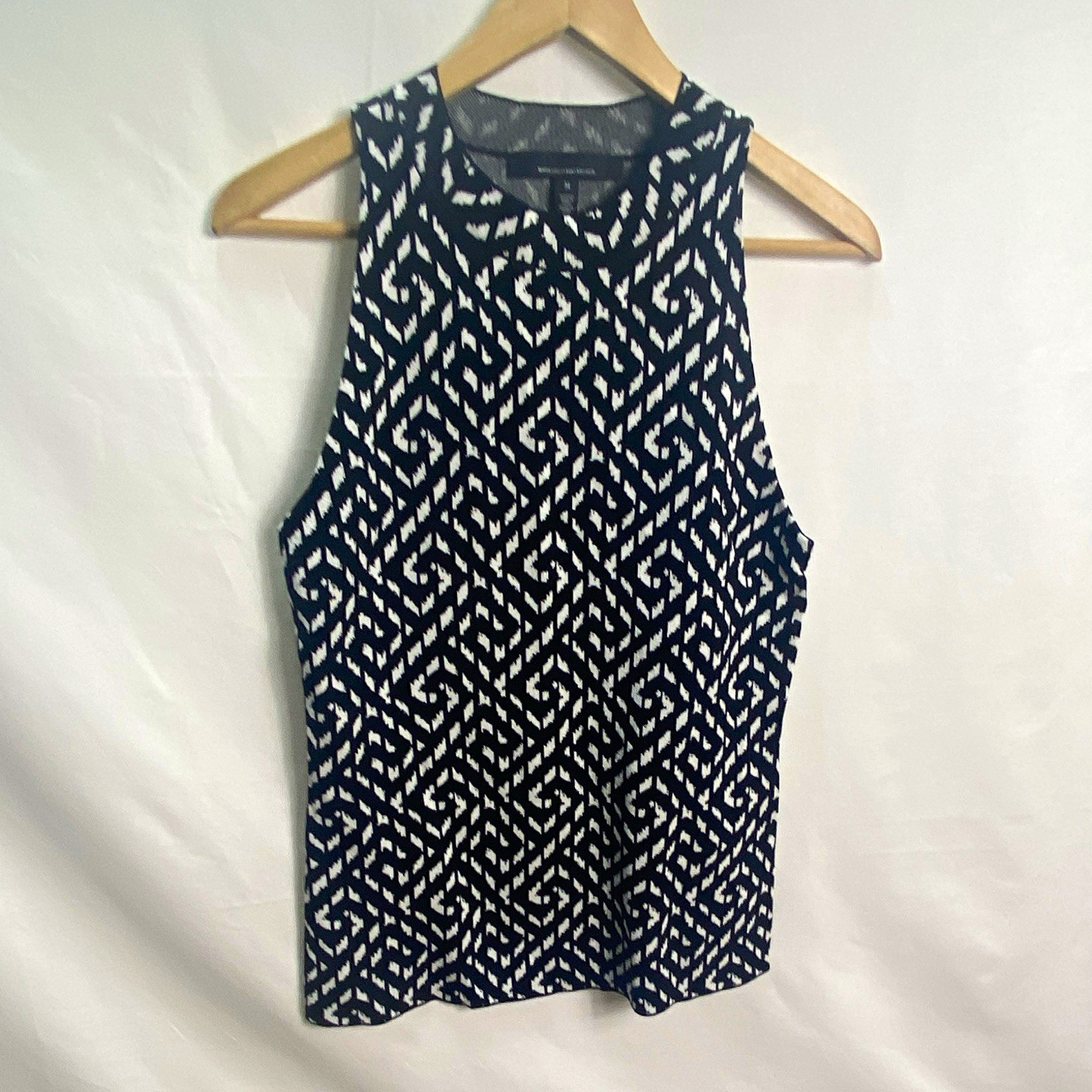 White House Black Market Women’s M Black/White Geometric Knit Crew Neck Tank