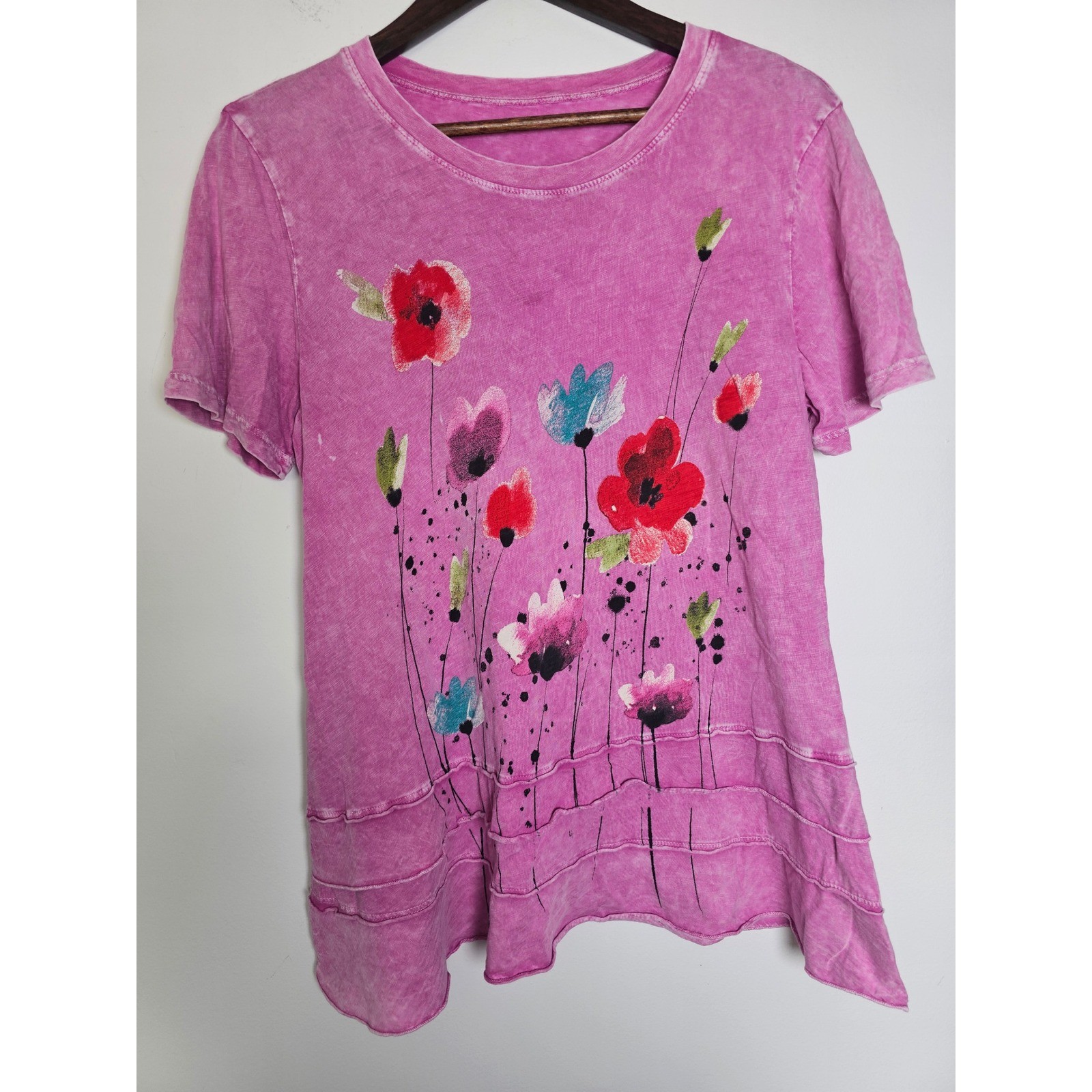 Boho Jess & Jane Floral Mineral Wash T-Shirt Women Small Pink Ruffle Hem M82-000