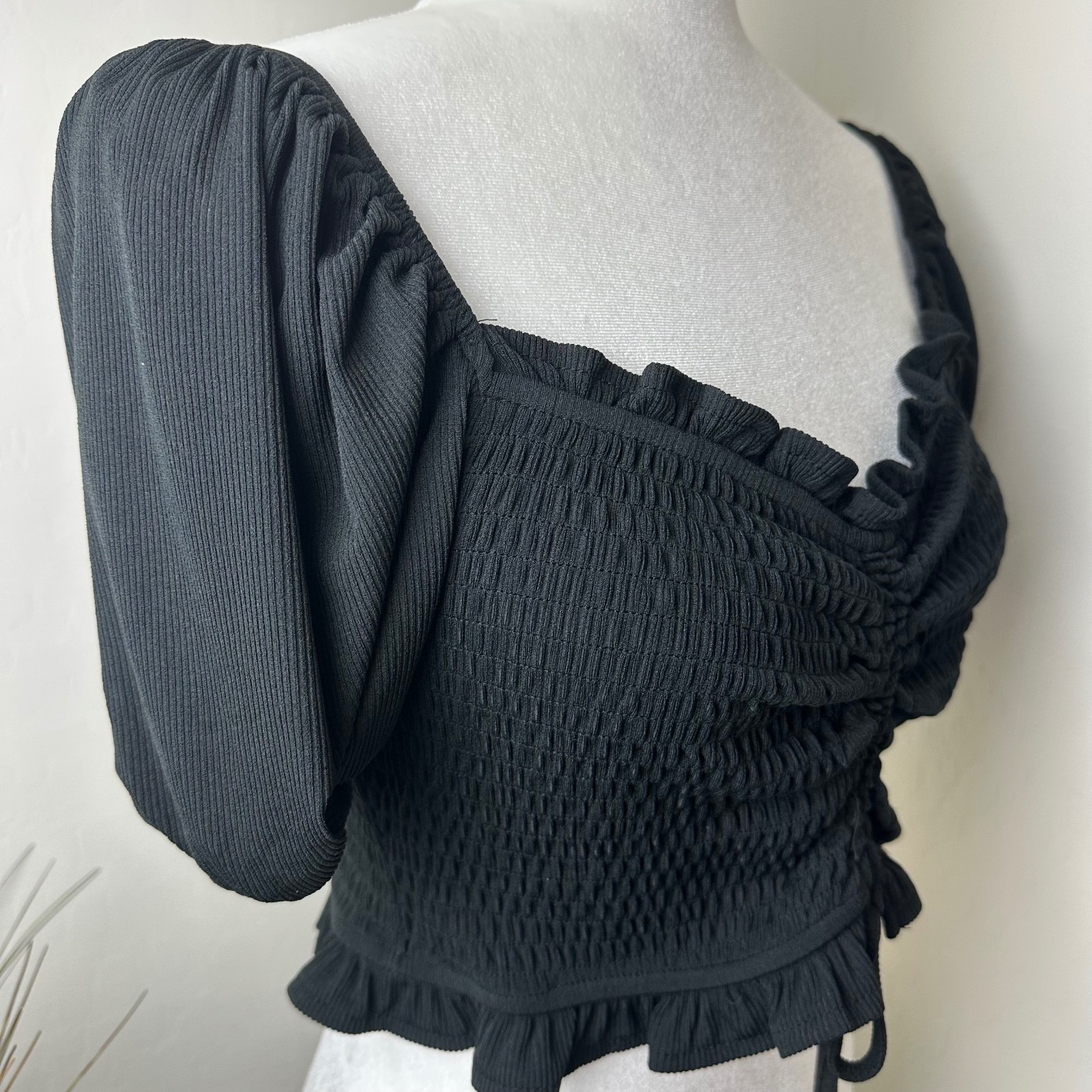 Lill’y Kloset Black Smocked Puff Sleeve Crop Top Sweetheart Drawstring NWT