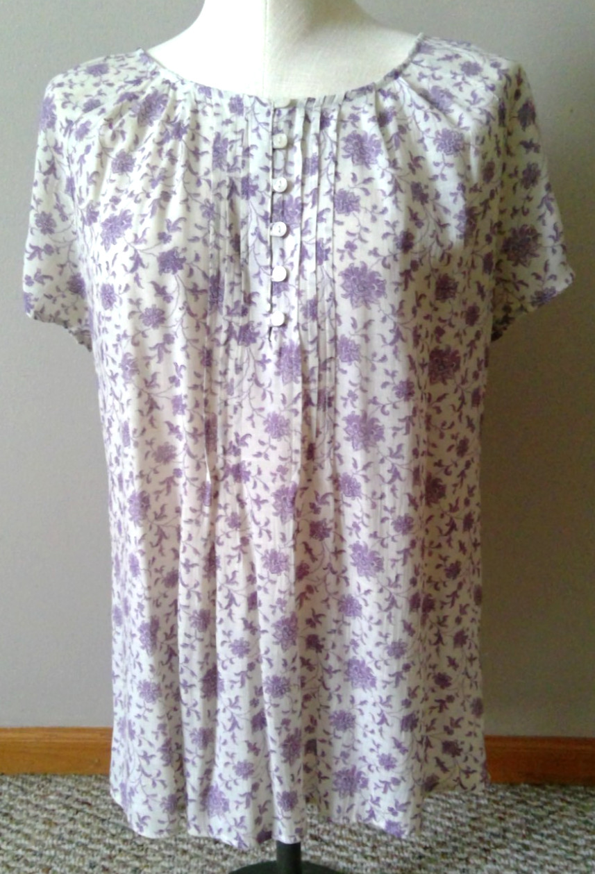 Ladies Blue Mountain short sleeve blouse size M lavender floral w/light gray