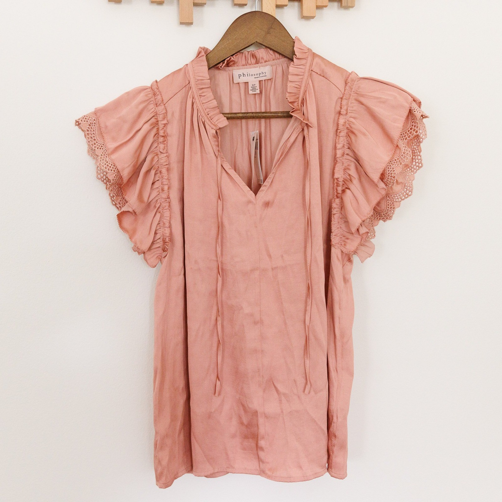 Philosophy NWT Pink Ruffle Flutter Sleeve Crochet Lace Blouse Size Small