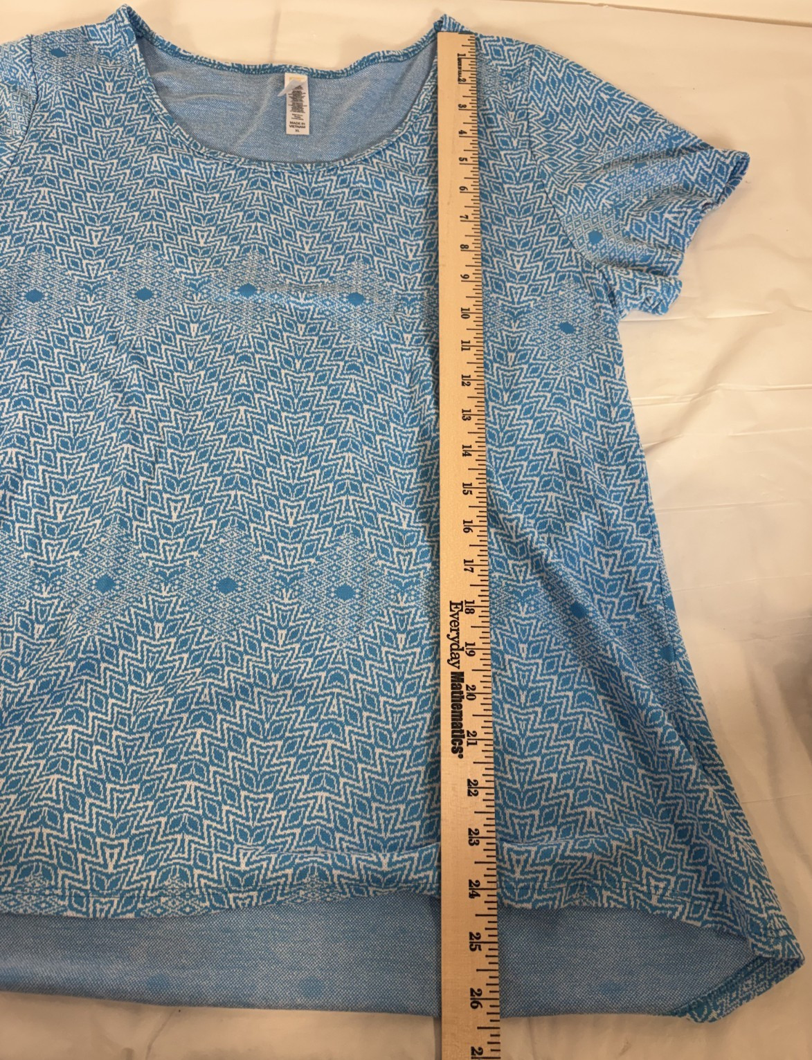 LuLaRoe Tunic Top Blouse Size XL Shirt Blue With White and Dark Blue Pattern