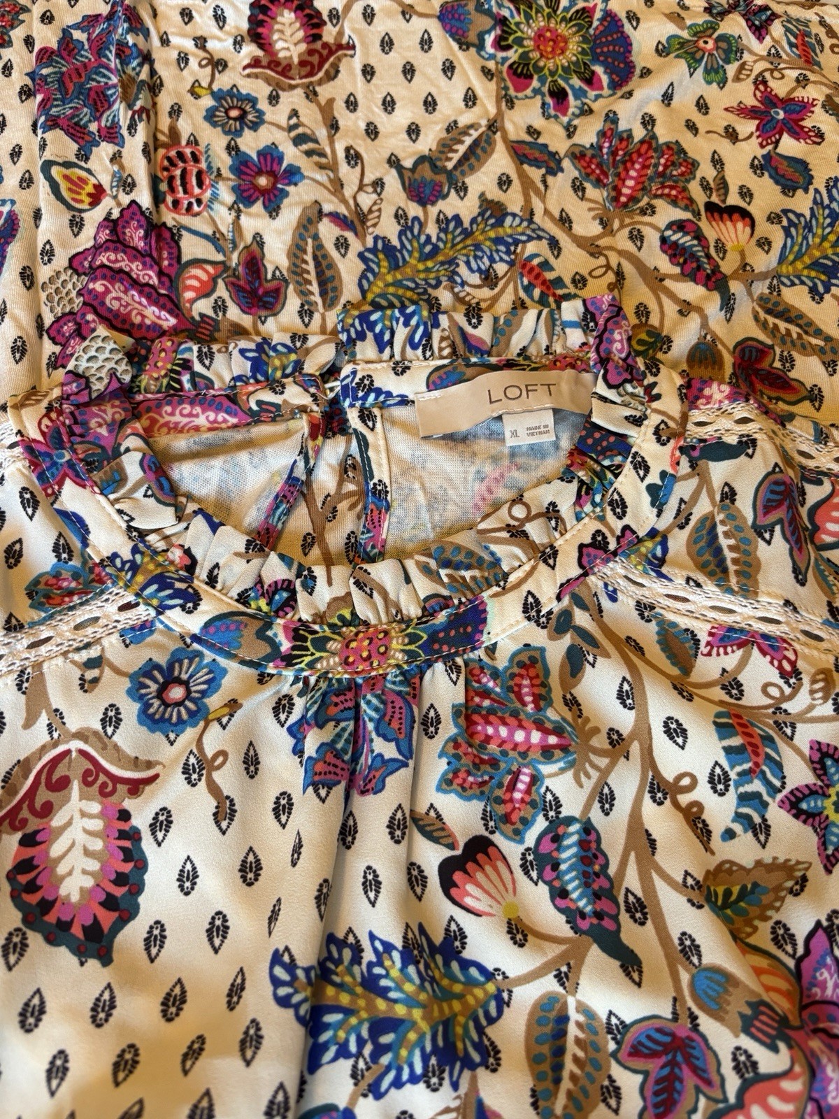 LOFT – Sleeveless Cream Blouse with Multicolor Floral Paisley Print. Size XL