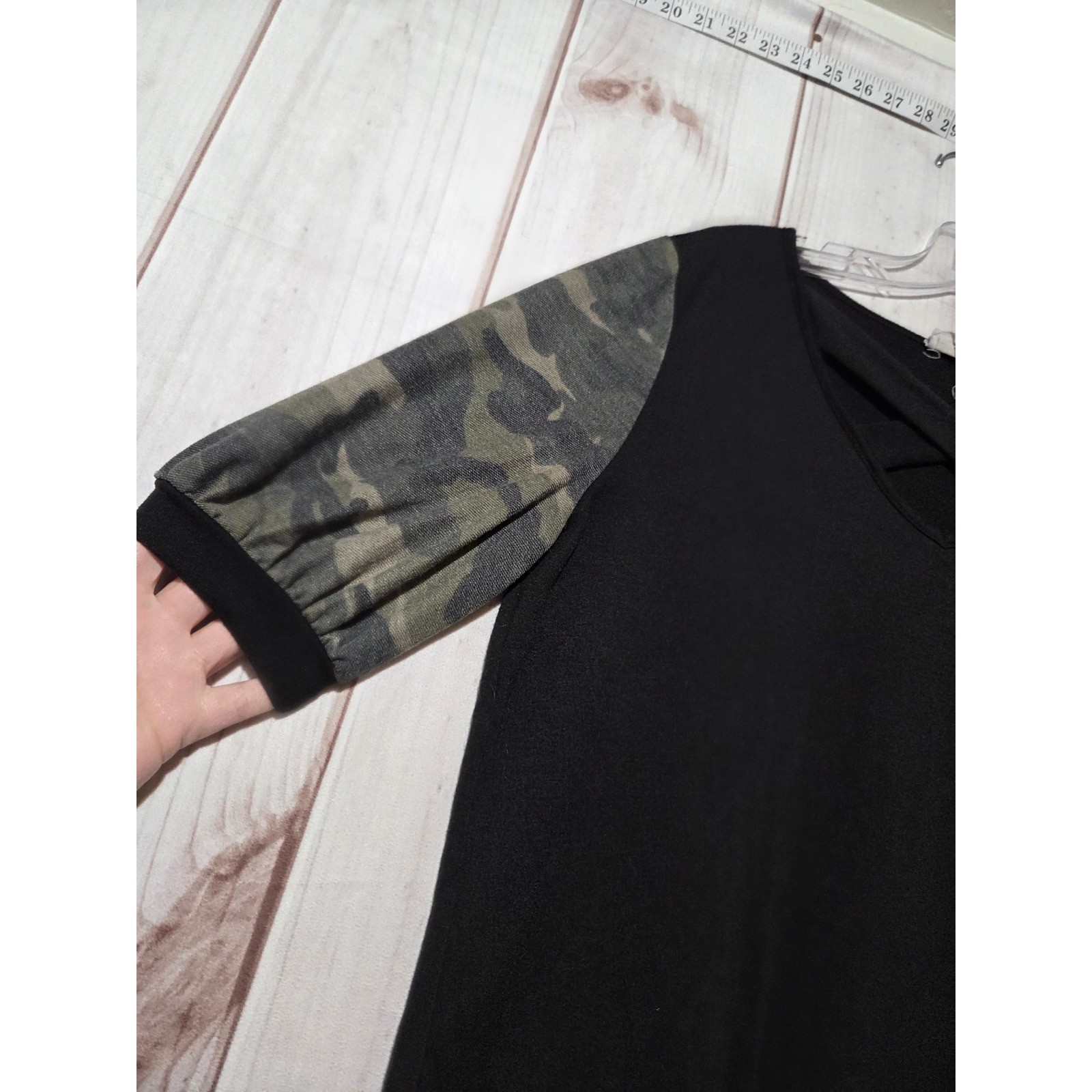 Bibi Women Black Criss Cross V Neck T Shirt Camo Sleeve Size M