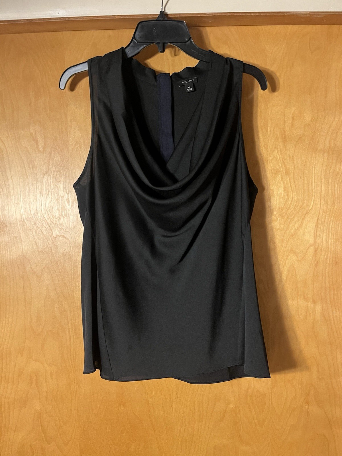 Ann Taylor Black Draped Neck Neckline Sleeveless Top Sz 14 excellent