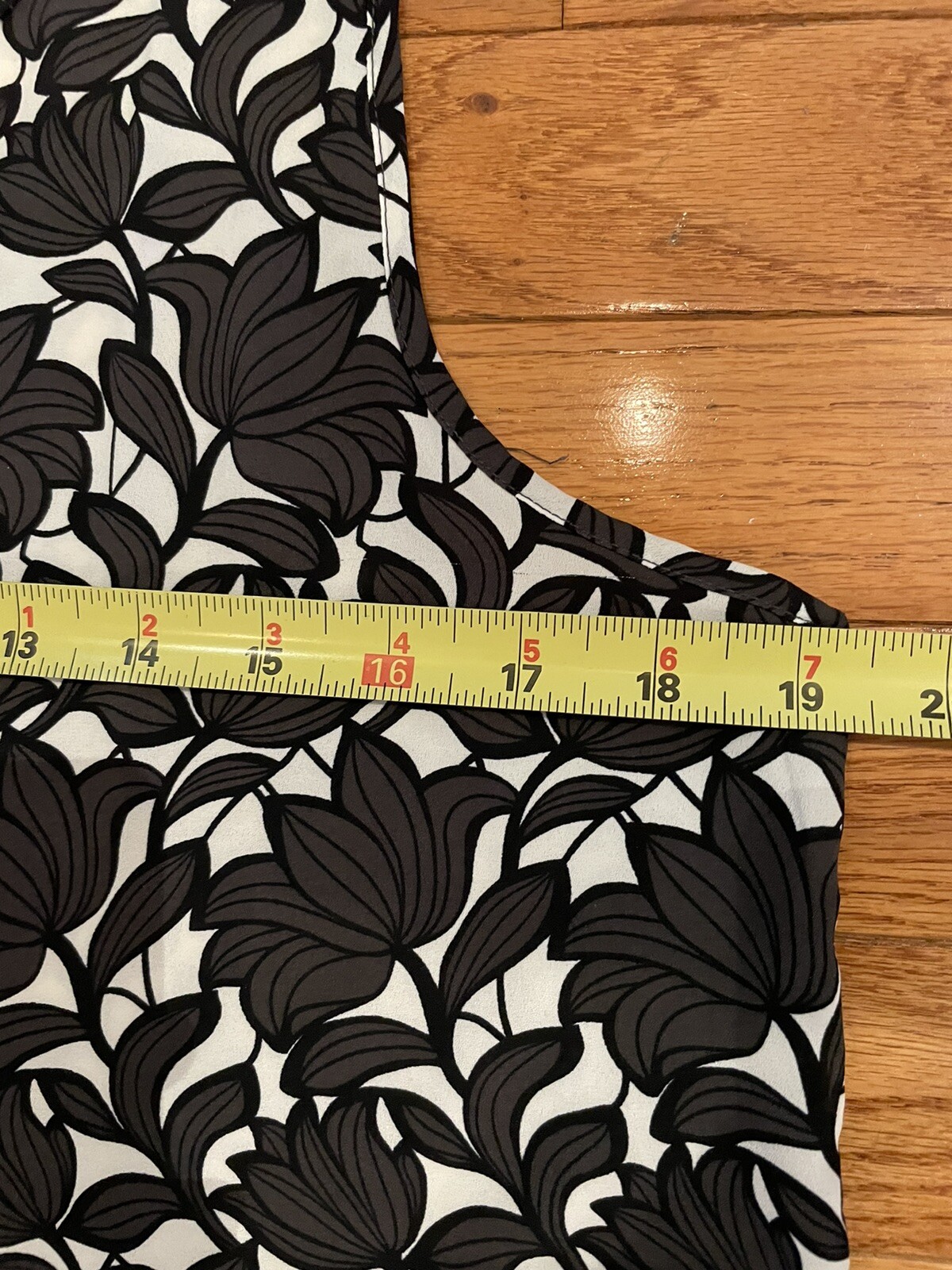 LOFT sleeveless shirt, blouse Size Med White/black/gray Preowned EUC