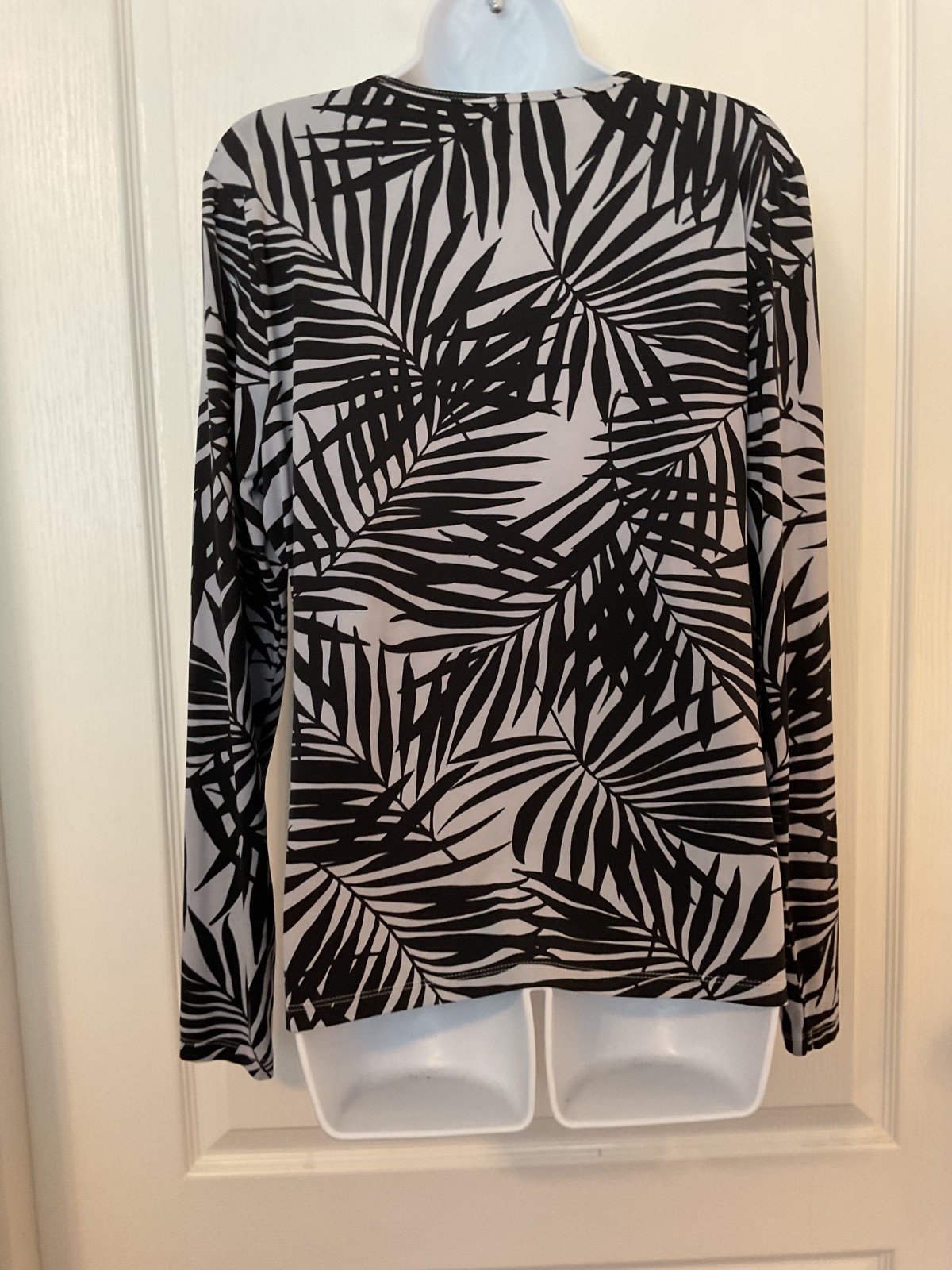 LANDS’ END Black & Gray Palm Print Long Sleeve Top Size M/L -J40