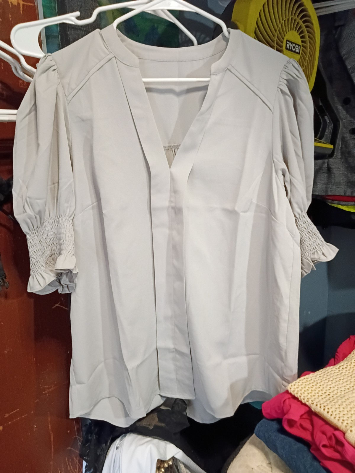 Dokotoo Women’s Gray Solid Woven Polyester V-Neck Puff Short Sleeve Blouse L