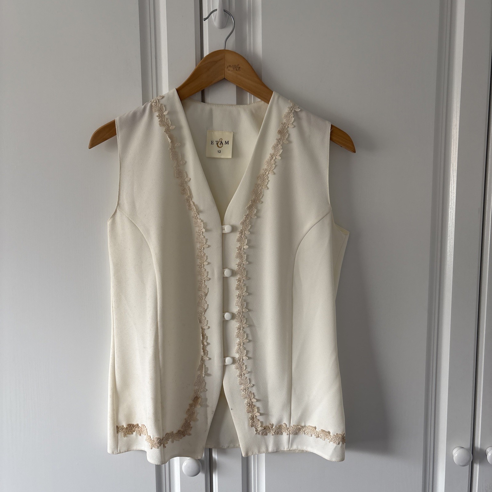 Ladies Vintage Etam Cream Sleeveless Blouse With Lace Trim V-Neck UK Size 12