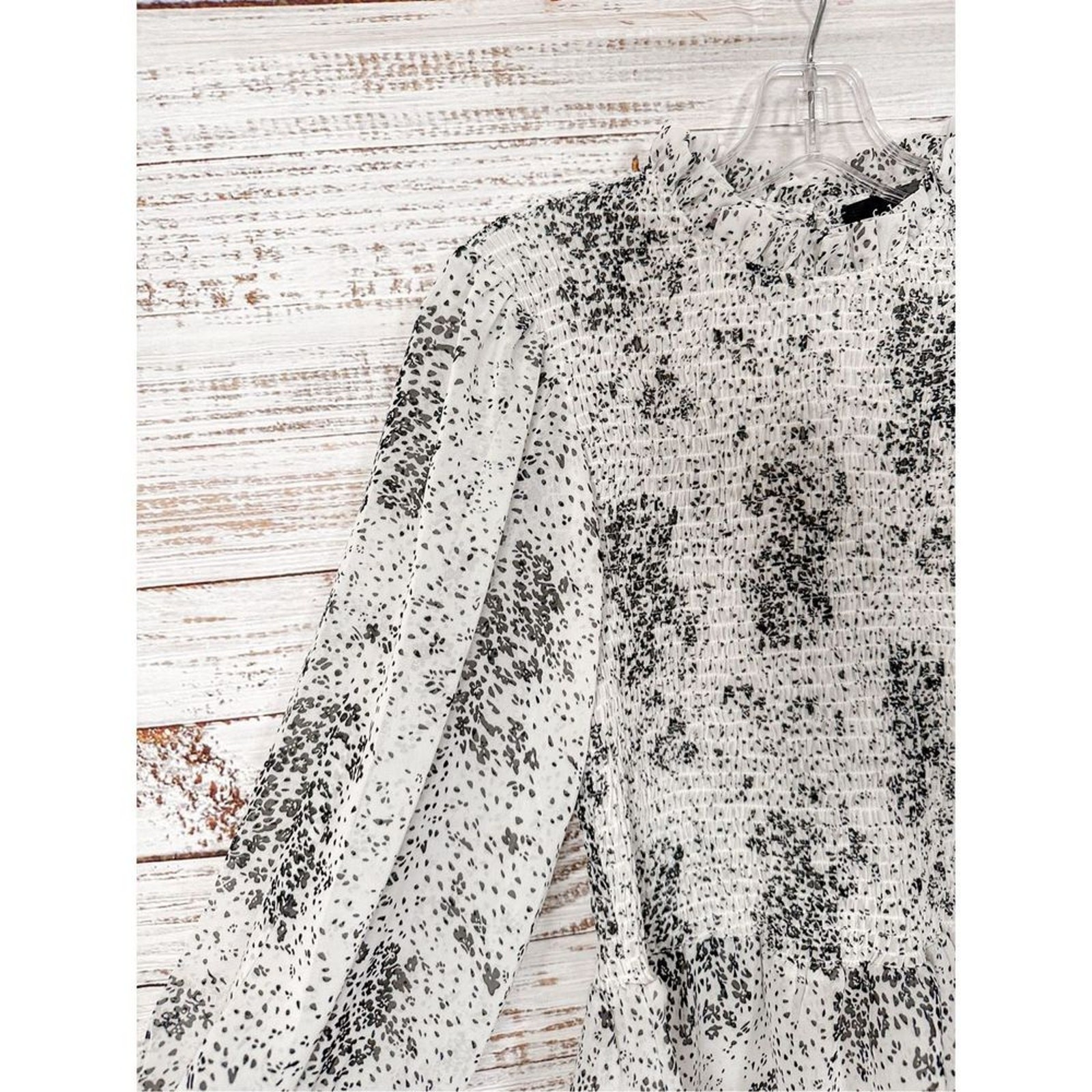 Fab’rik Women’s Speckle Print Long Sleeve Smocked Blouse White Black Size Medium
