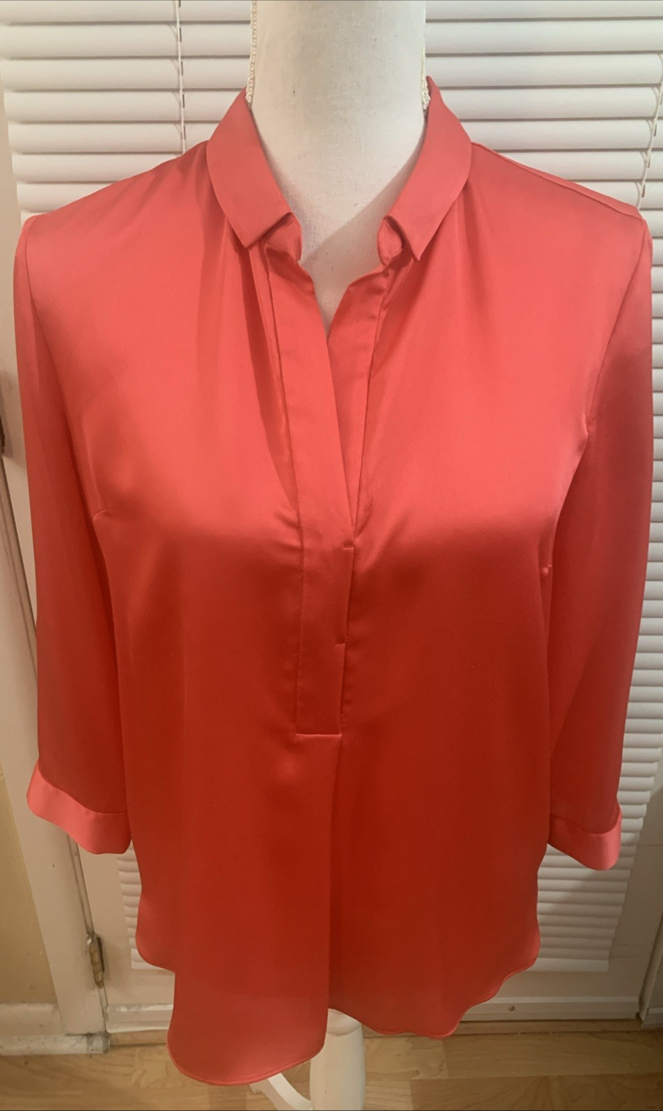Tahari Blouse Sz S Coral 3/4 Roll Tab Sleeve Pullover V Neck HiLo Dry Clean
