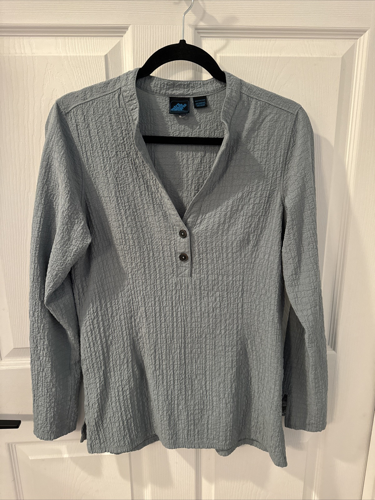 Eastern Mountain sports Textured Henley Women’s Size Med Blue Gray