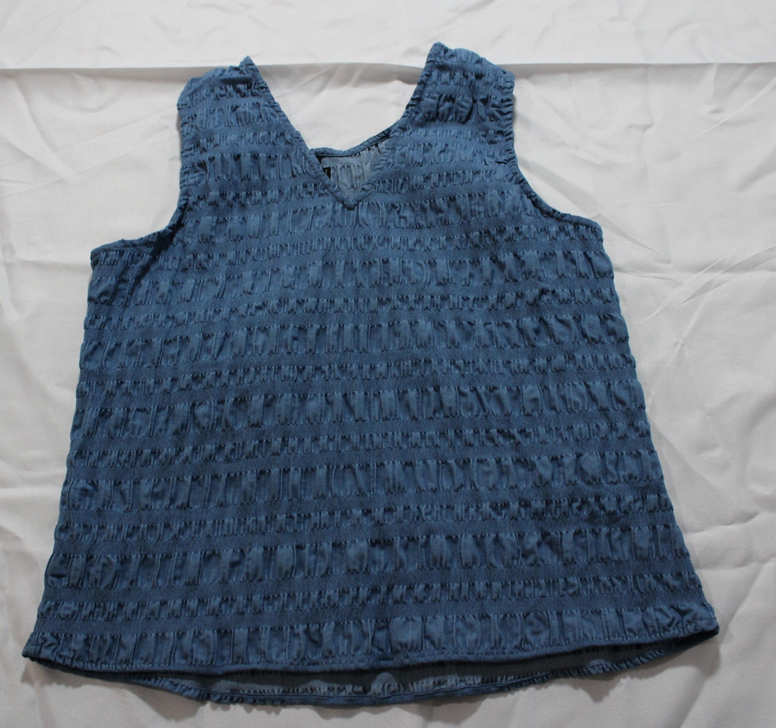 Bobeau Women’s Solid Heely Smocked Sleeveless Tank Top EJ3 Blue Large NWT