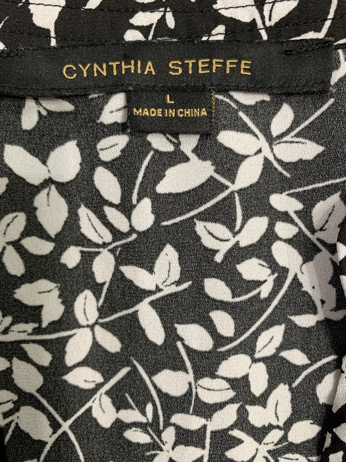 Cynthia Steffe Womens L Black White Floral Chiffon V-Neck Short Sleeve Blouse