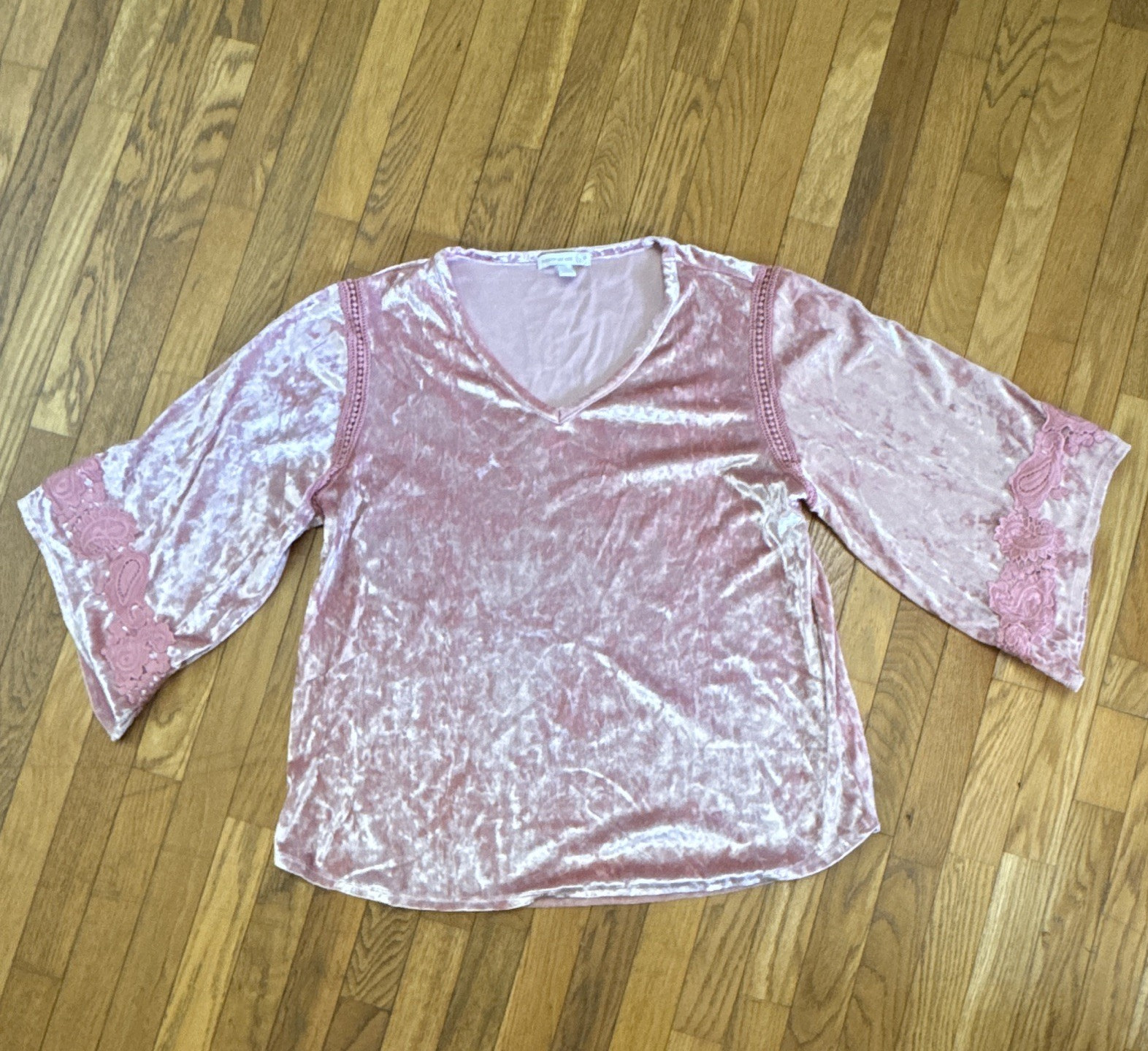 Westport 1962 L Pink Solid Velvet V-Neck 3/4 Bell Sleeve Lace Pullover Blouse