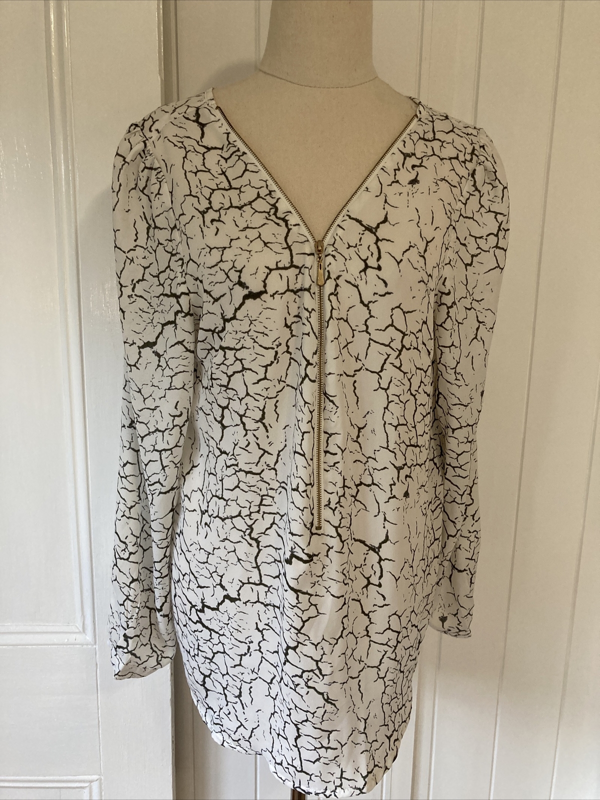 Caroline Morgan size 14 Large White Black Crack graphic Print Zip neck long slee
