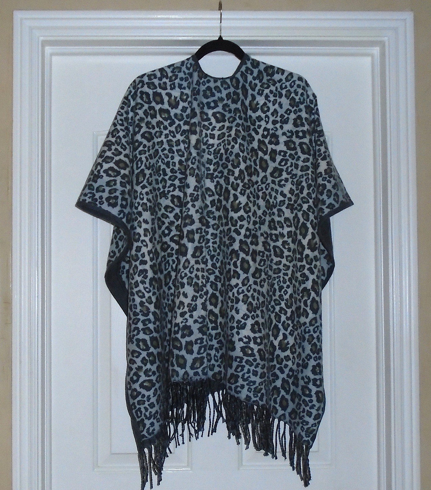 Chico’s PAISLEY LEOPARD REVERSIBLE RUANA OS Gray Fringe Wrap BOHO NWT $140