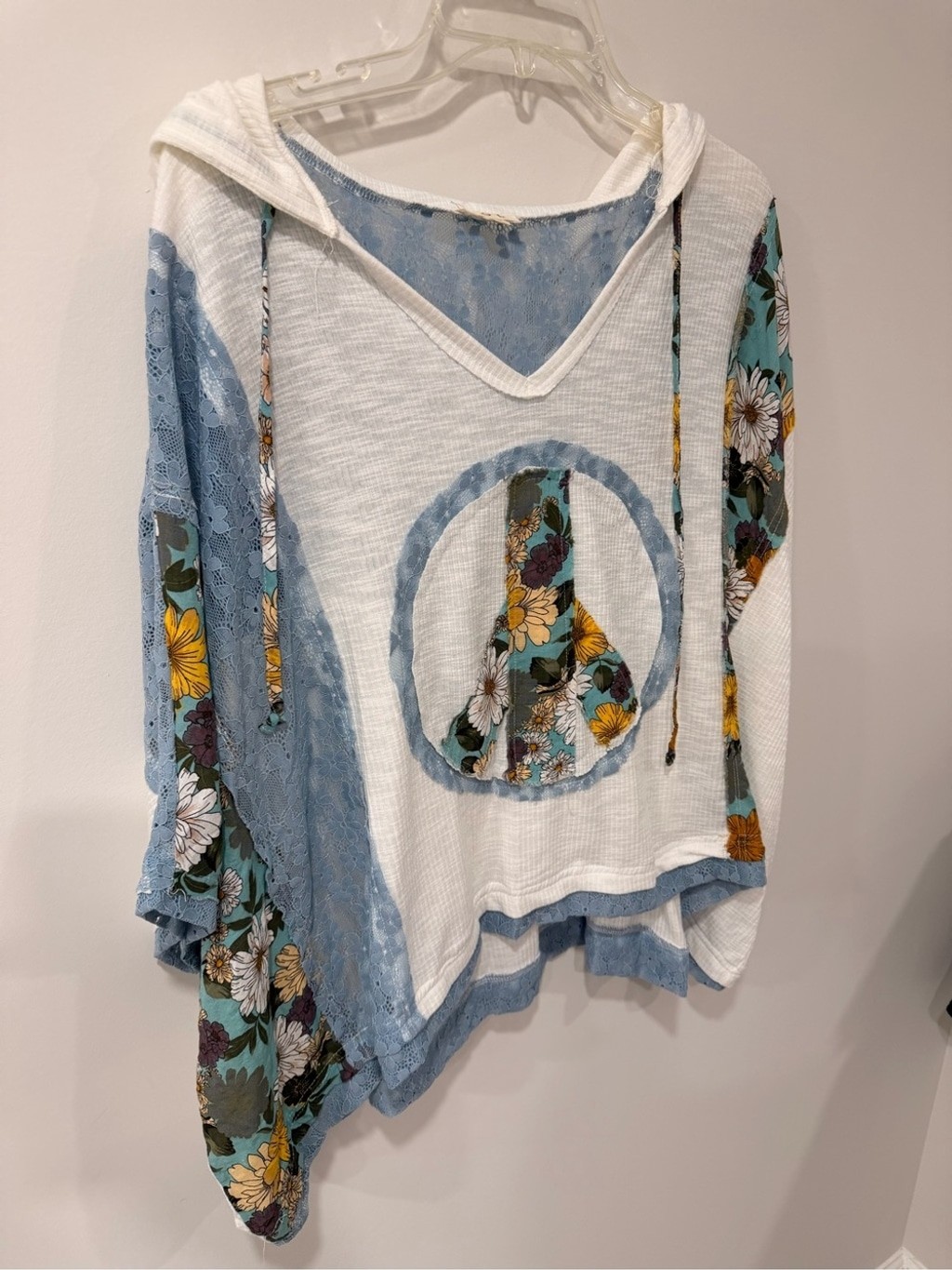 POL Fun & Peace Flowers Lace Appliqué Patchwork Hoodie Poncho Size Small