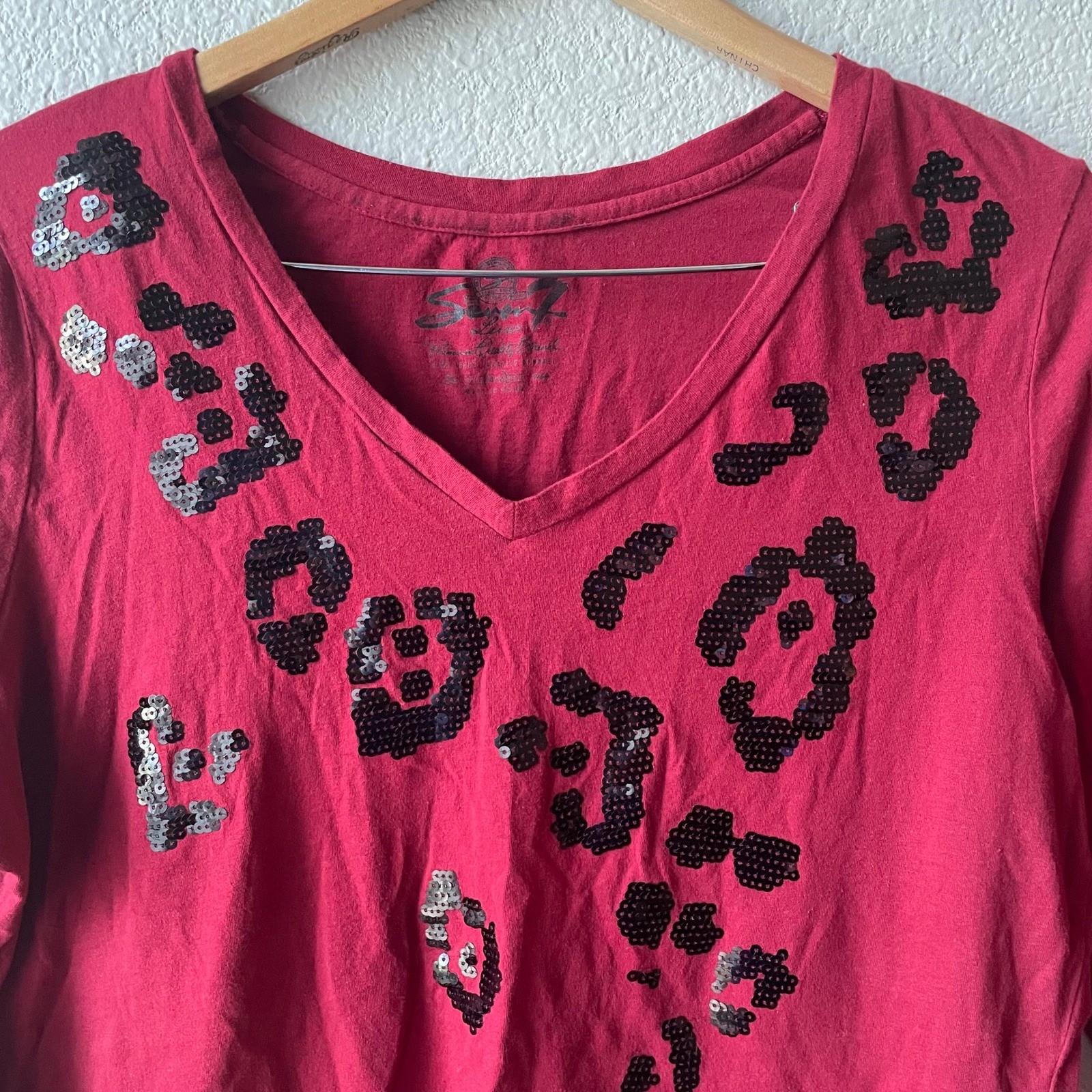 Seven7 Luxe Womens Shirt Plus Size L 14/16 Red Sequin Leopard Animal Print VNeck