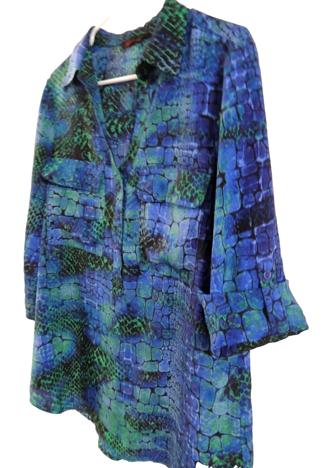 SOFIA VERGARA Multicolor Blue Blouse Size L Reptile Henley 3/4 Roll Tab Pockets