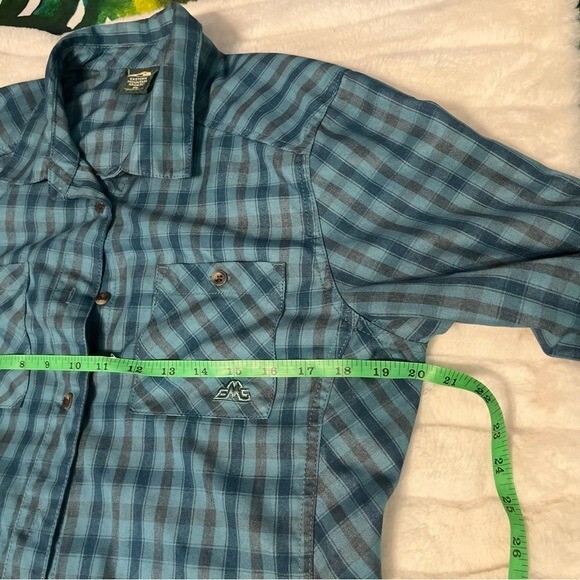 Eastern Mountain Sports Medium Blue Green Button Down Casual Outdoor Camp Shirt