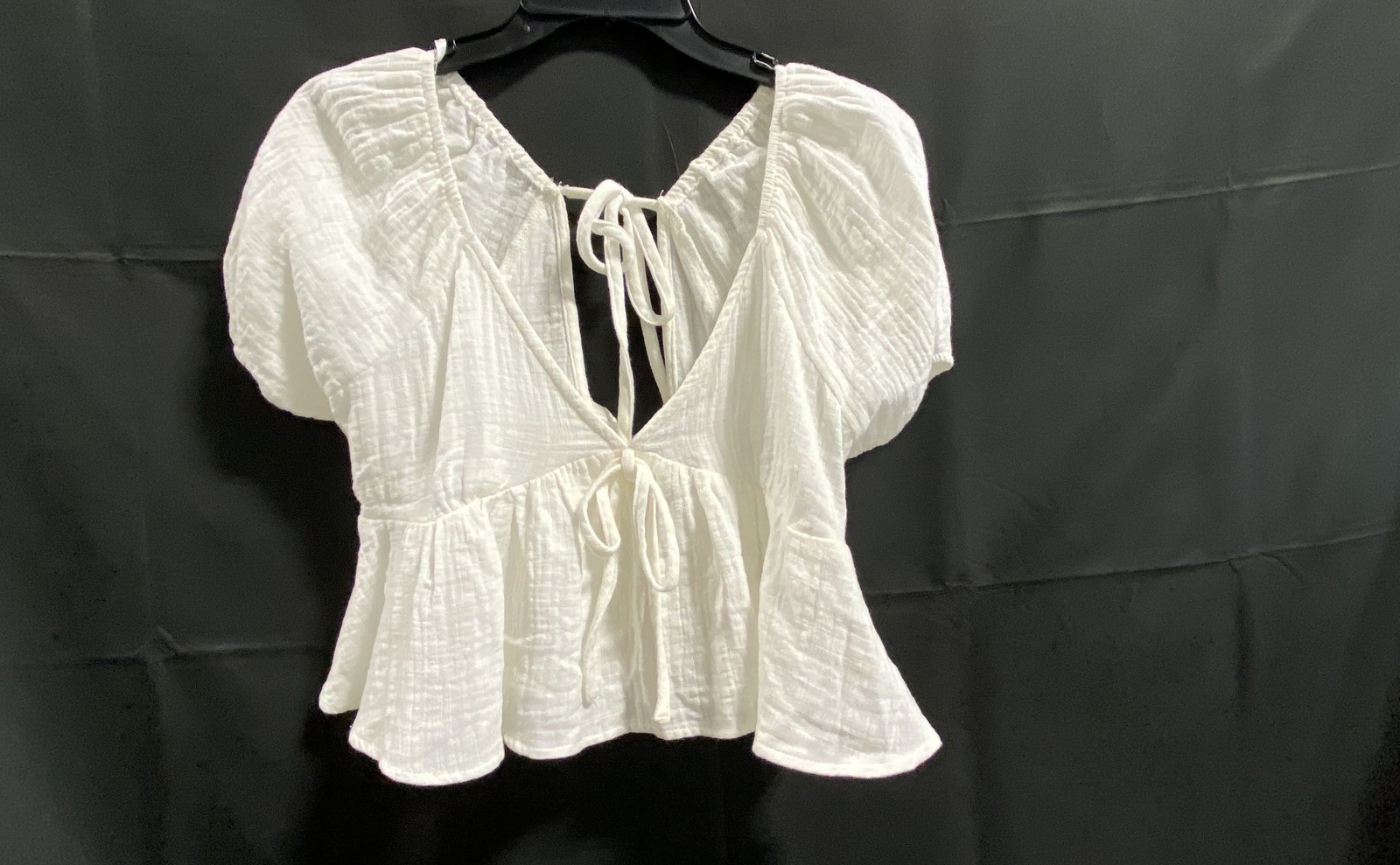 Francesca’s Women’s White Puff Sleeve Tie Front Textured Gauze Peplum Top L NWT