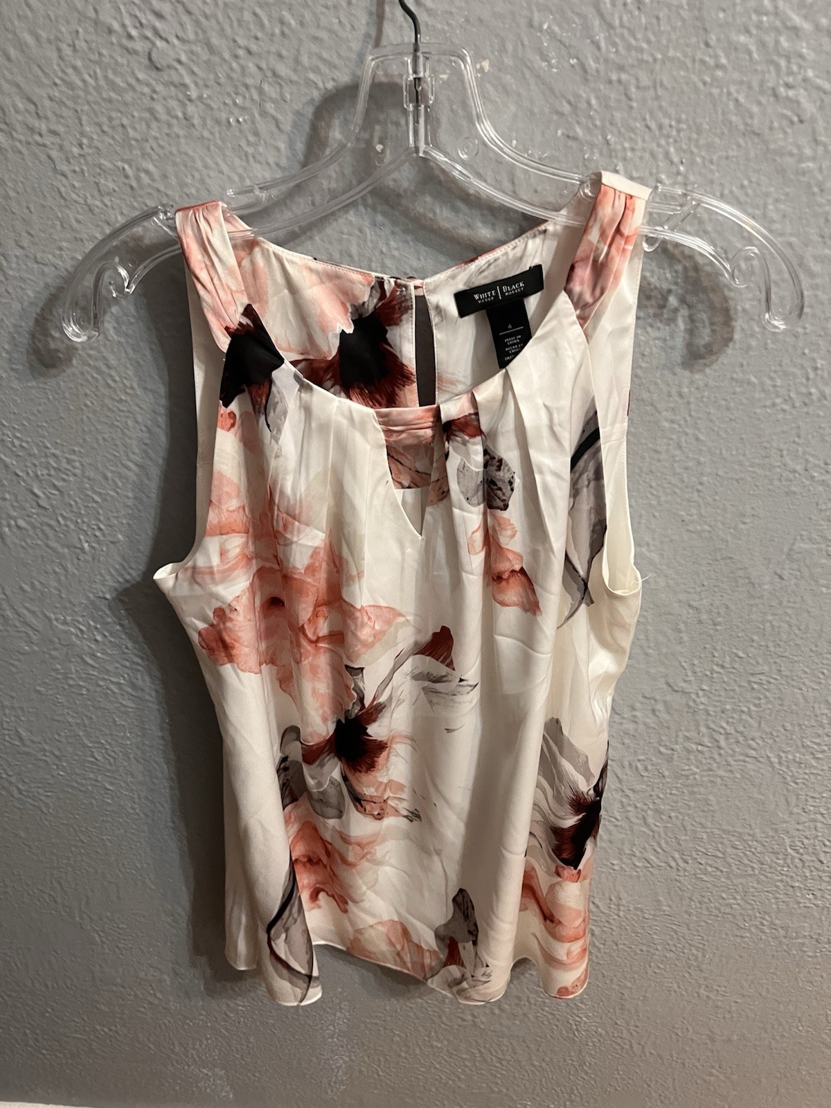White House Black Market Sleeveless Blouse size 6 Round Neck Lined