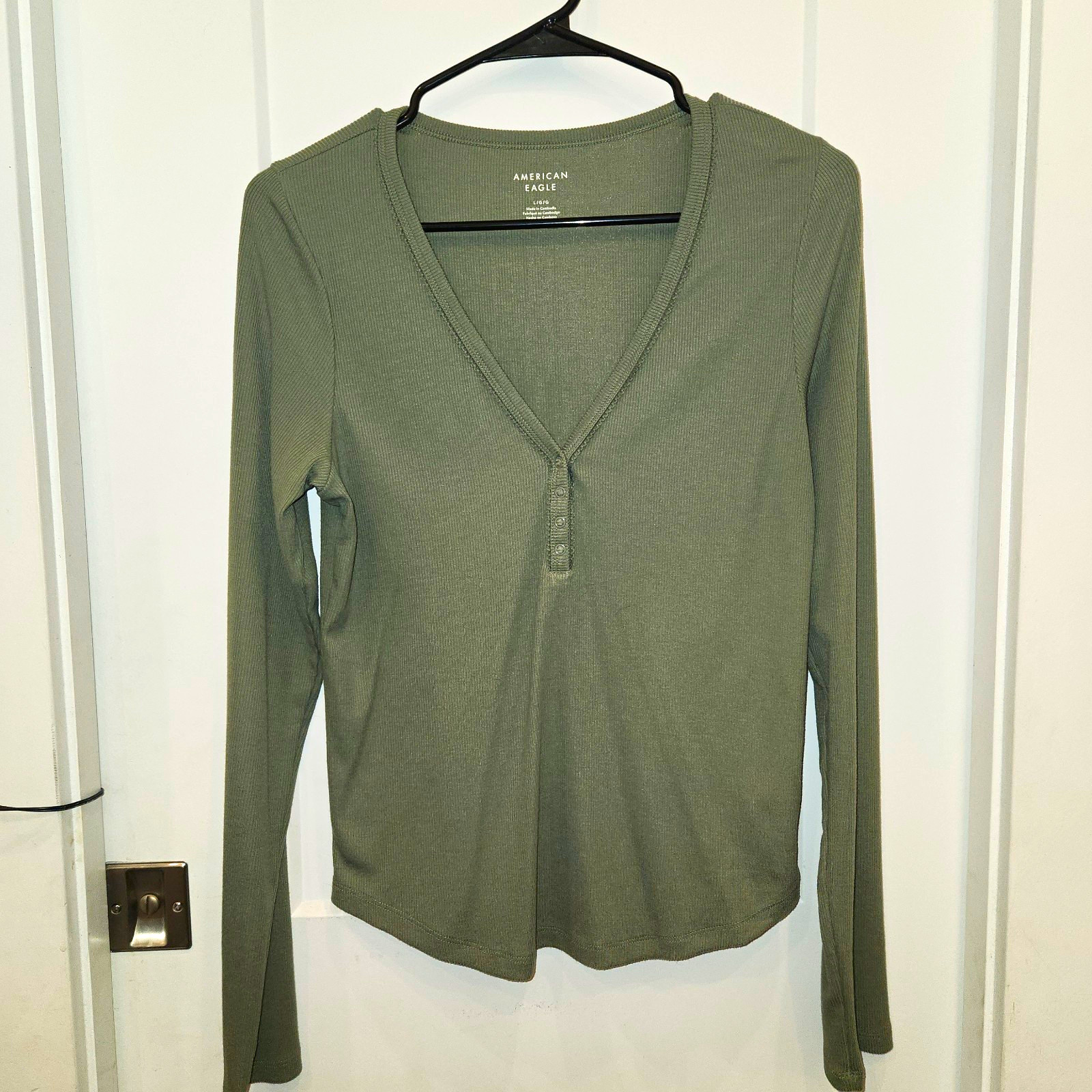 American Eagle Outfitters Women’s Green Ribbed Henley V-Neck Stretch Top L