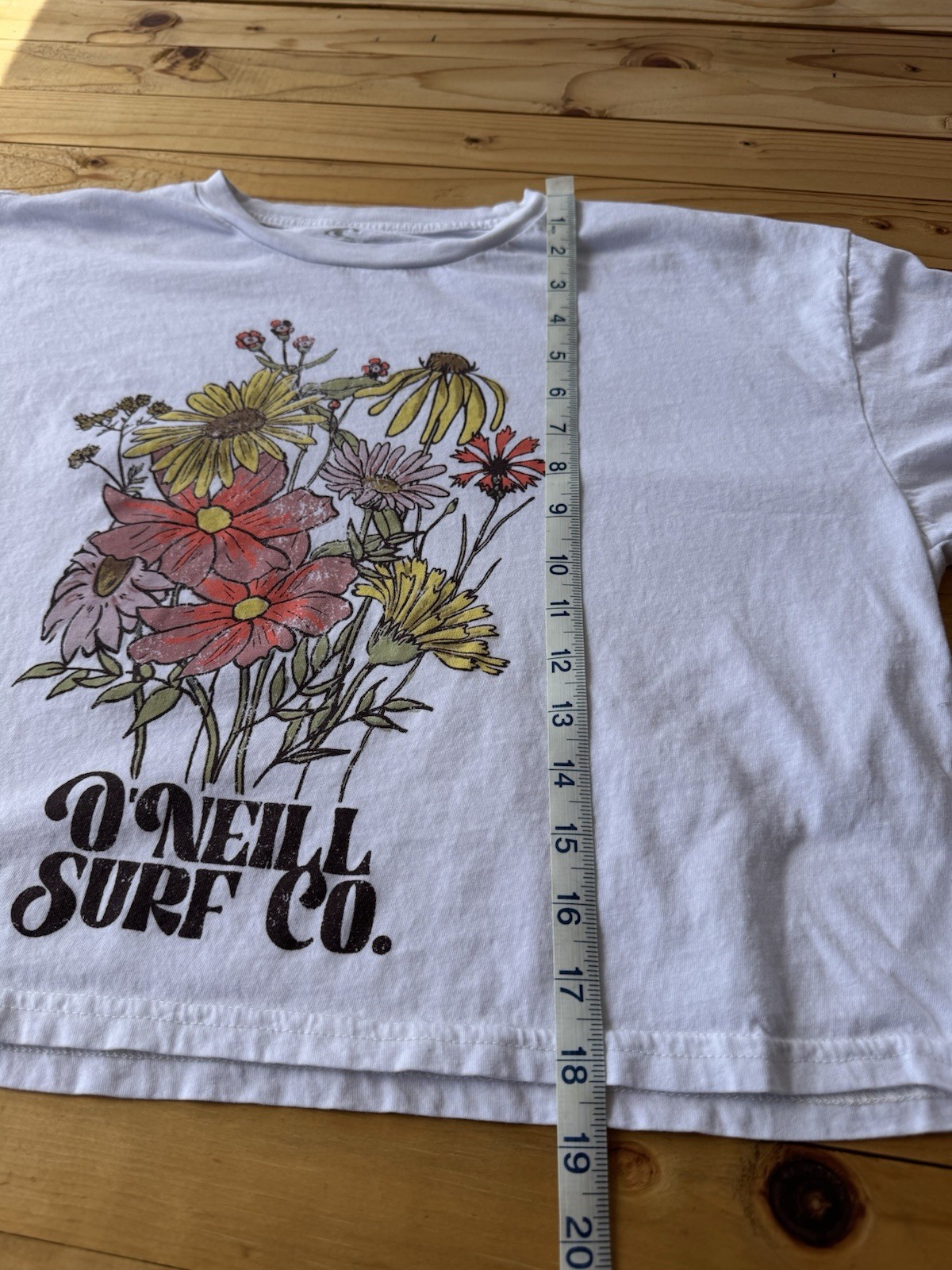 Y2K Cropped Boxy O’Neill Women’s White Wildflower Graphic Short Sleeve Tee