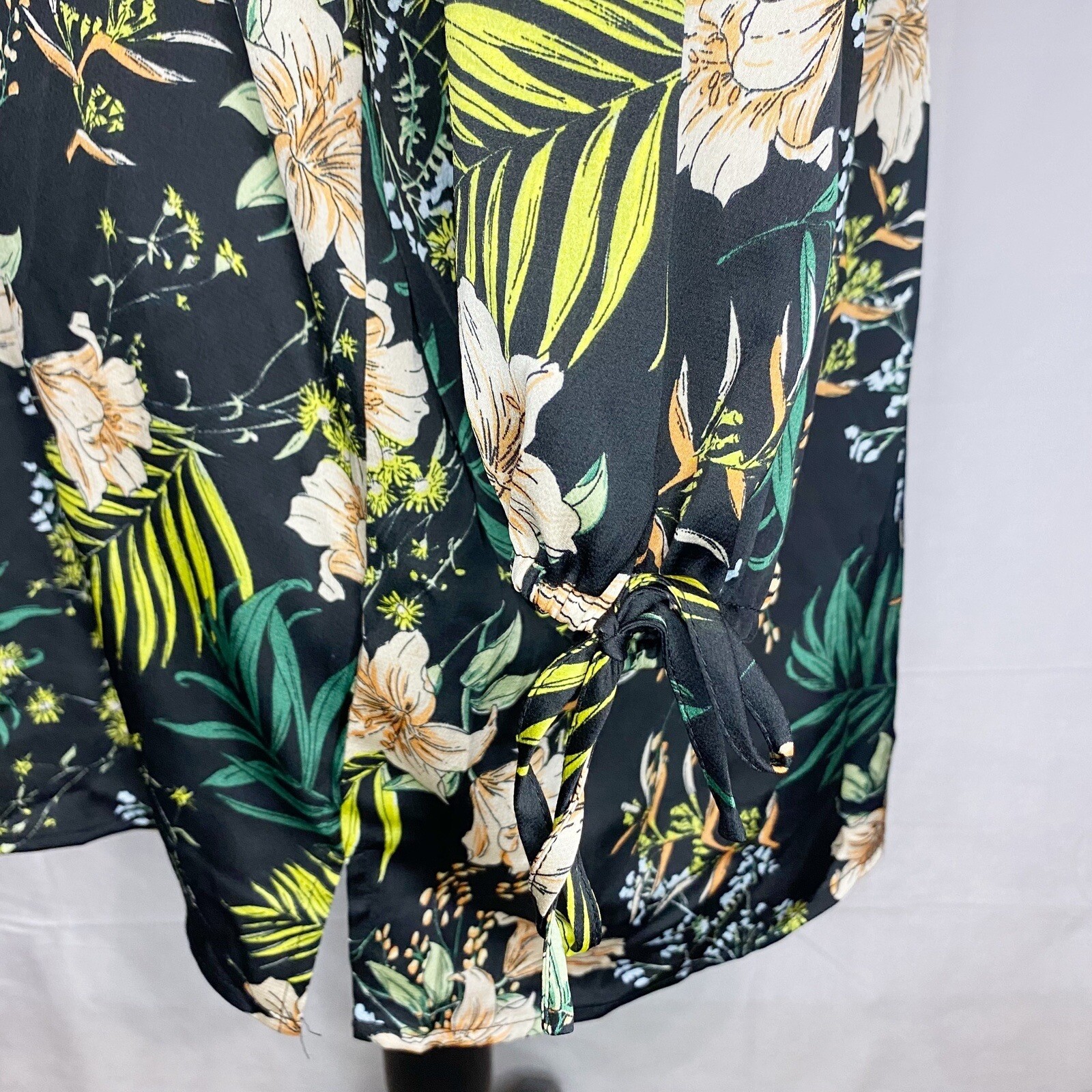 NWT Suzanne Betro Floral Tunic Top 3/4 Tie Sleeve Notch Neckline Size 1X