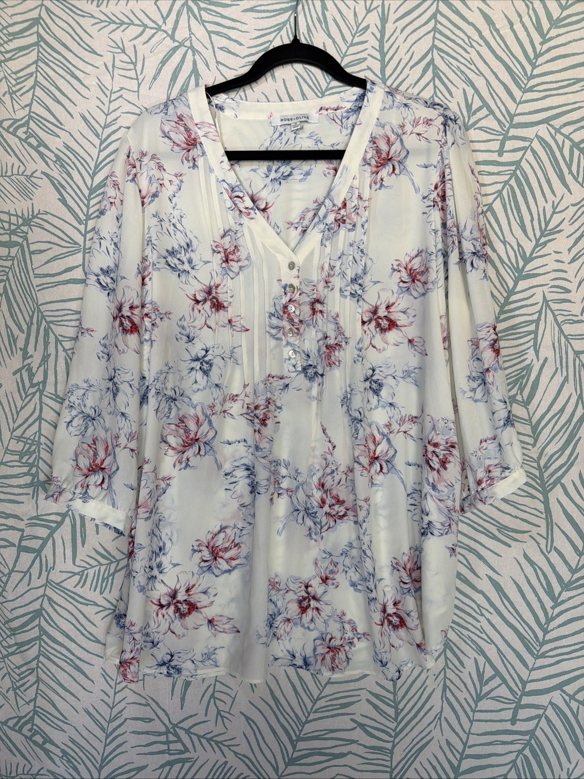 Rose + Olive Plus 1X Floral Pintuck Boho Blouse 3/4 Sleeve Pleated V-Neck Cream