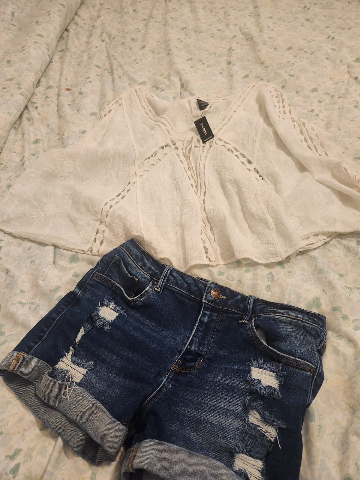 Express White Floral Lace Embroidered V-Neck Tie Front Blouse Womens One Size