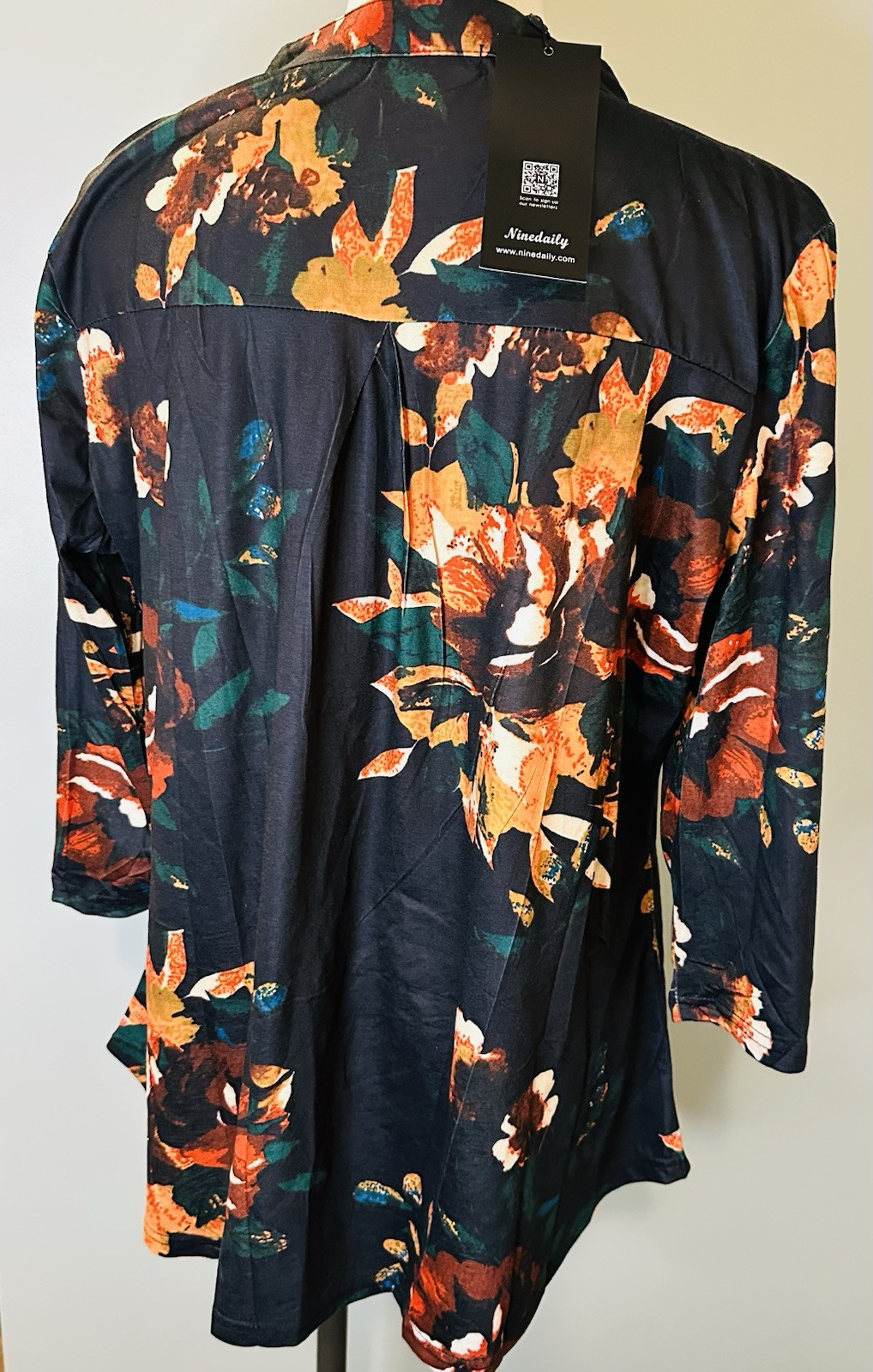 Nine Daily Women’s Top – Black With Orange Floral – 3/4 Sleeve – Zip Accent -NWT